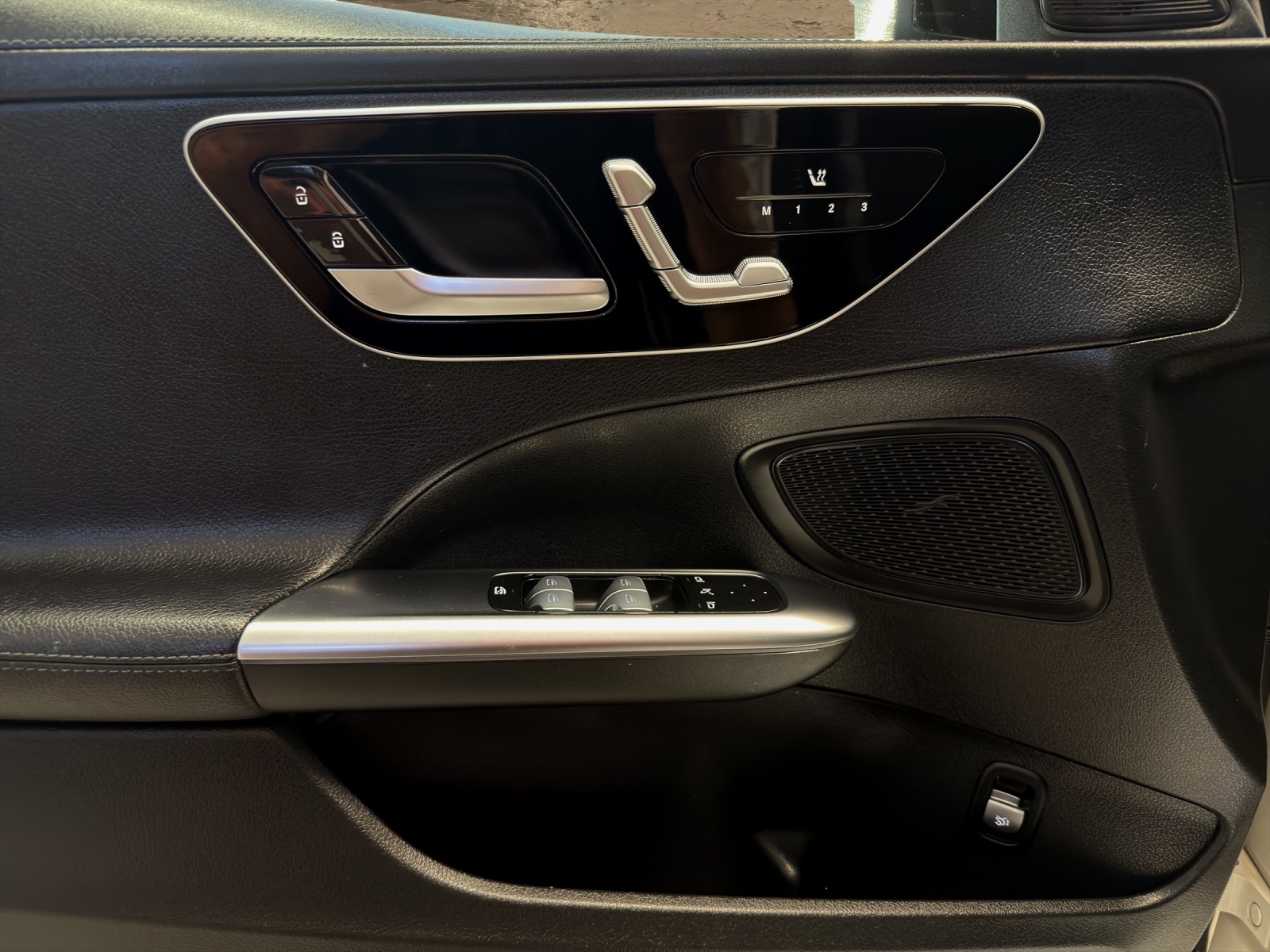 MERCEDES-BENZ C 220 d T 4Matic AMG Line-image-12