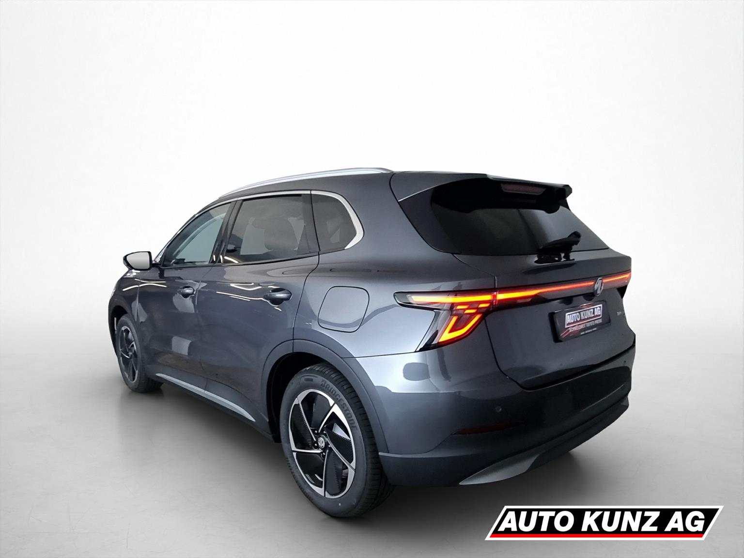 MG MG S5 EV 64kWh Luxury RWD-showroom-element-3