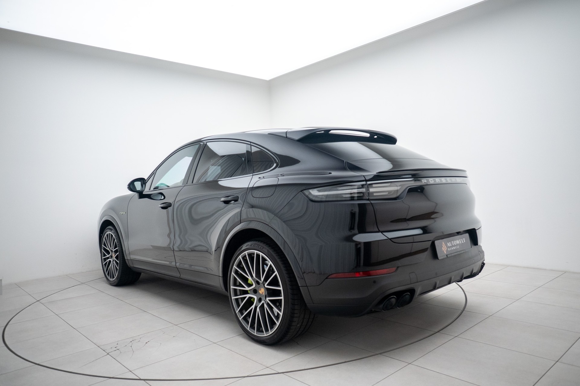 PORSCHE Cayenne Coupé E-Hybrid-showroom-element-2