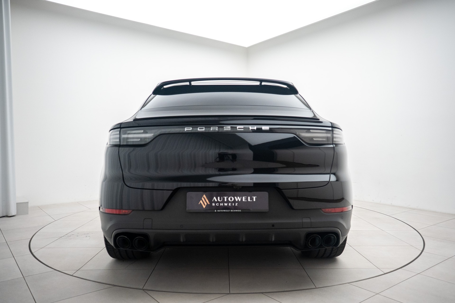 PORSCHE Cayenne Coupé E-Hybrid-showroom-element-3