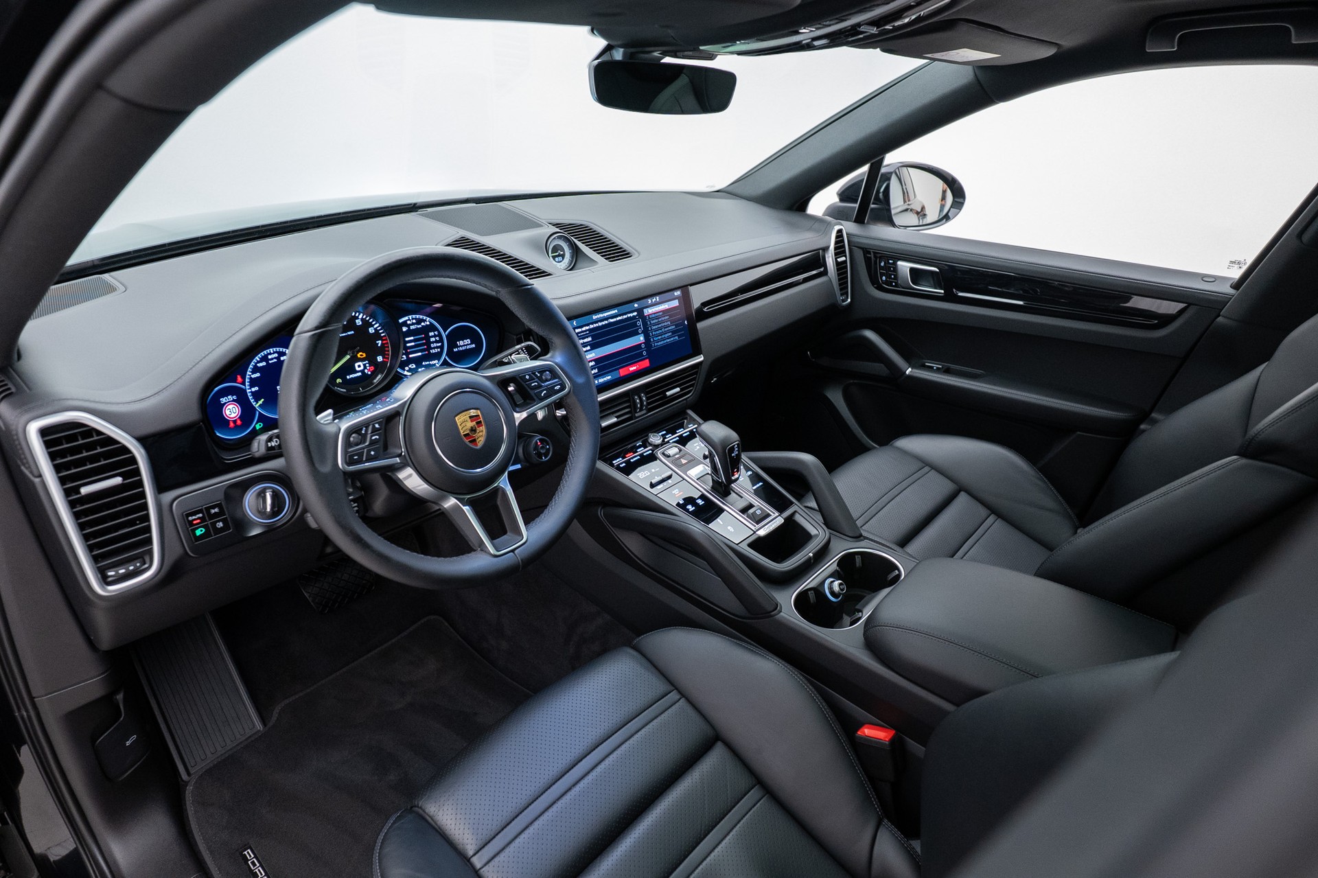 PORSCHE Cayenne Coupé E-Hybrid-image-6