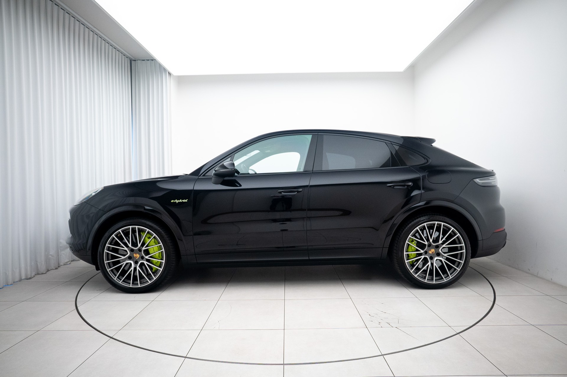 PORSCHE Cayenne Coupé E-Hybrid-showroom-element-1