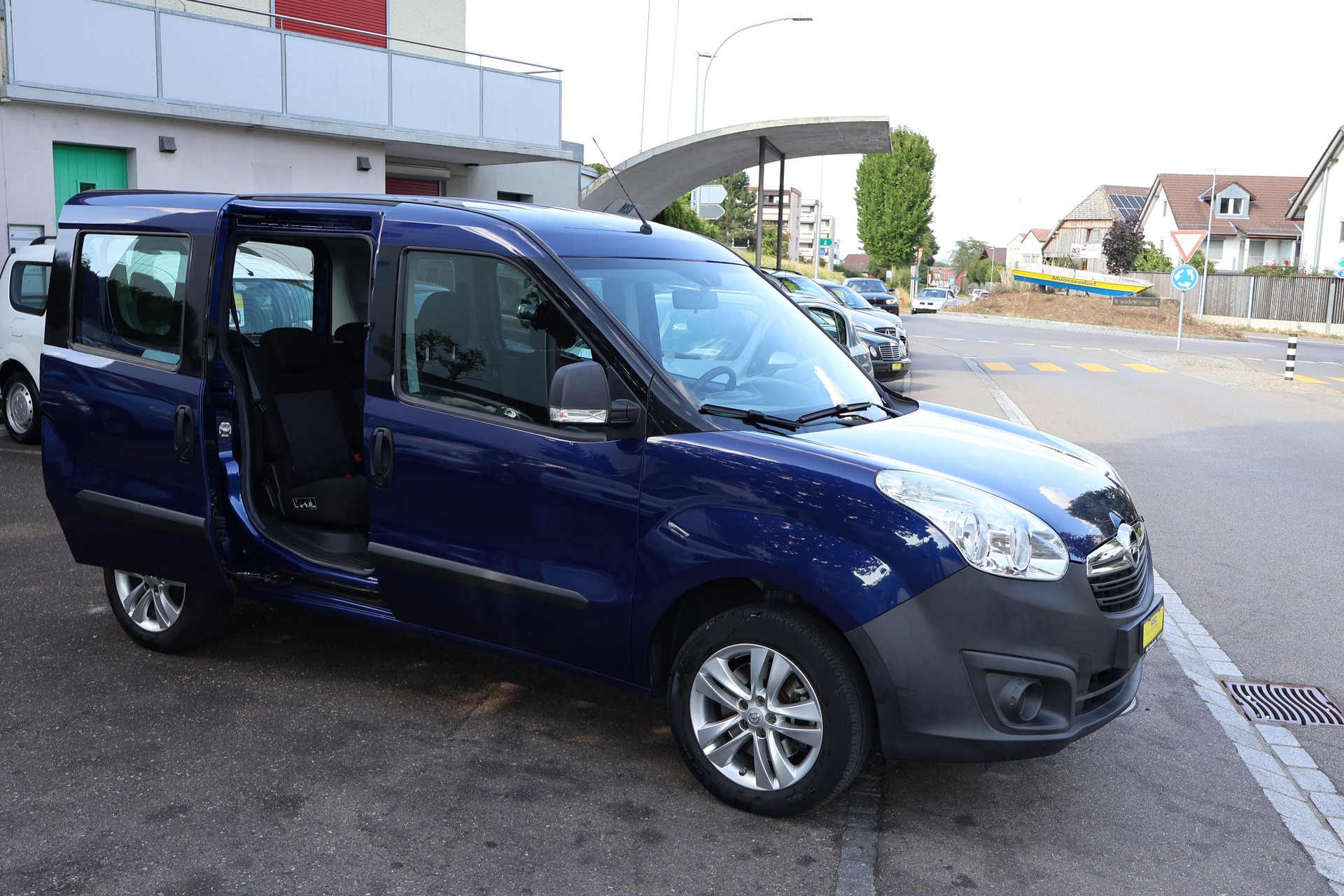 OPEL Combo 1.4 Turbo Cosmo L1H1-image-6