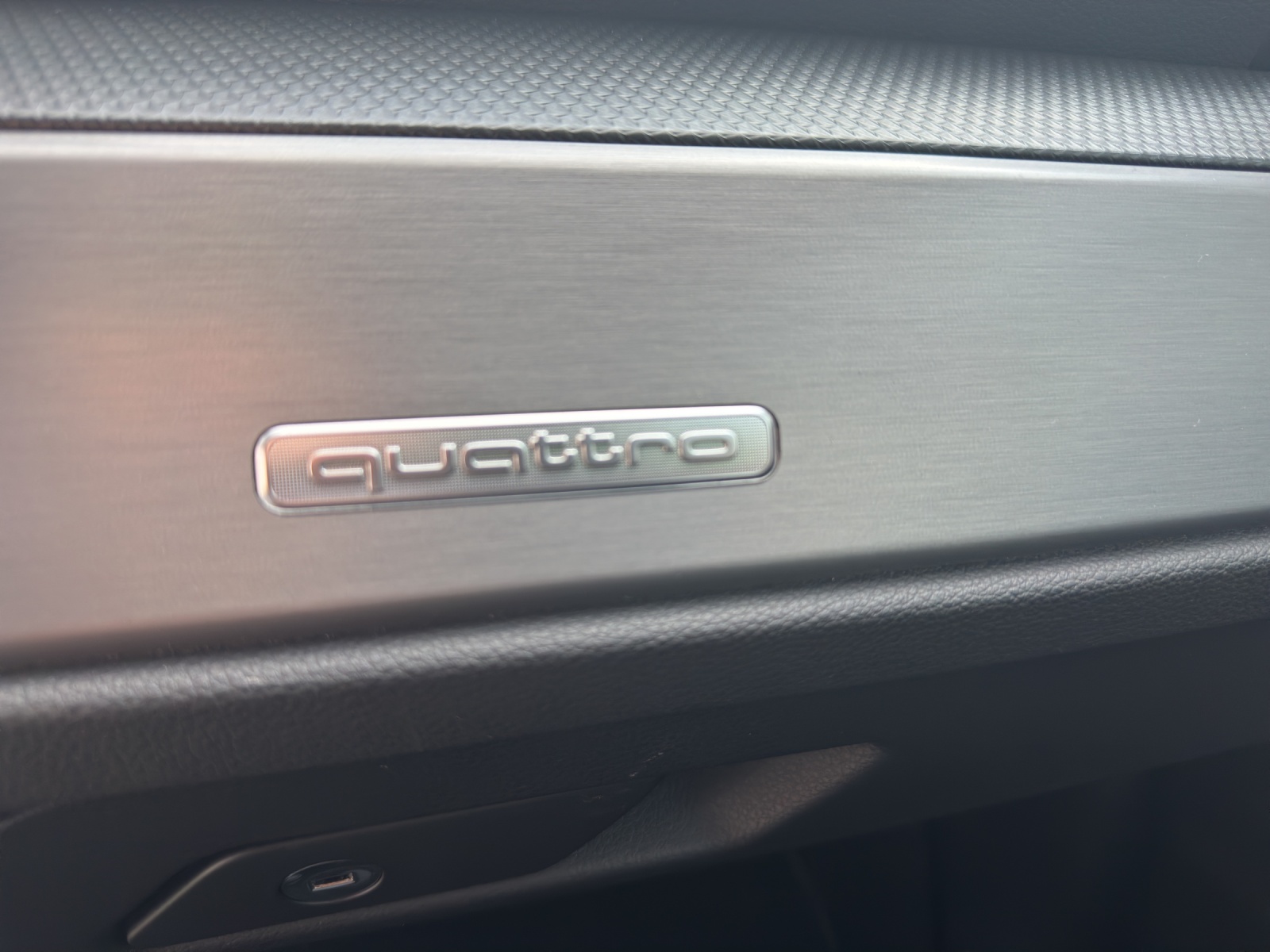 AUDI Q3 Sportback 40 TFSI S line quattro S-tronic-image-14