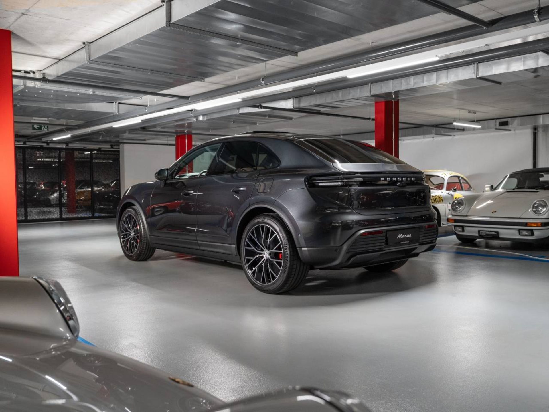 PORSCHE Macan 4S-showroom-element-2