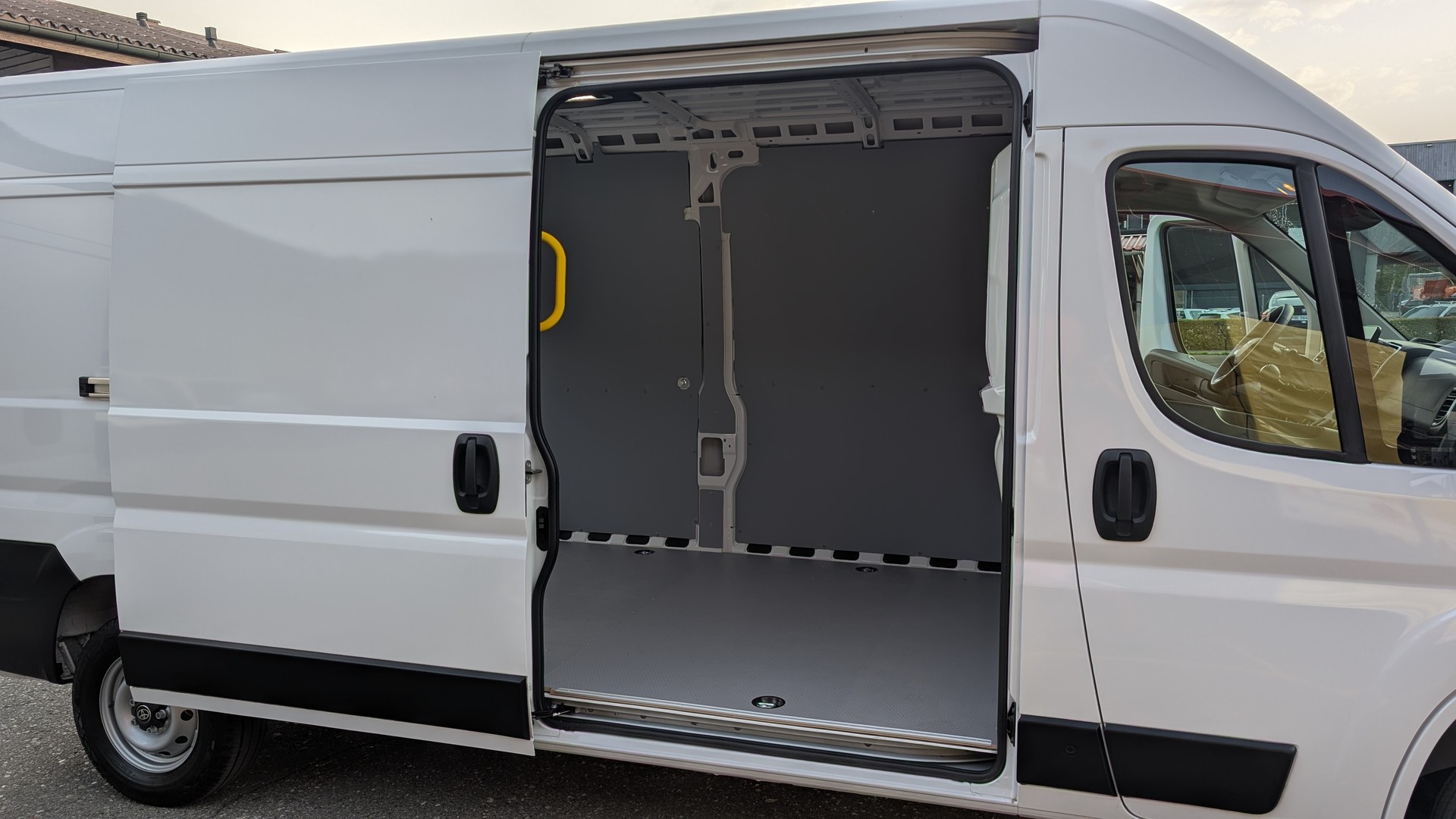 TOYOTA Proace MAX 2.2D Panel Van Advanced 3,5t L3H2-image-9