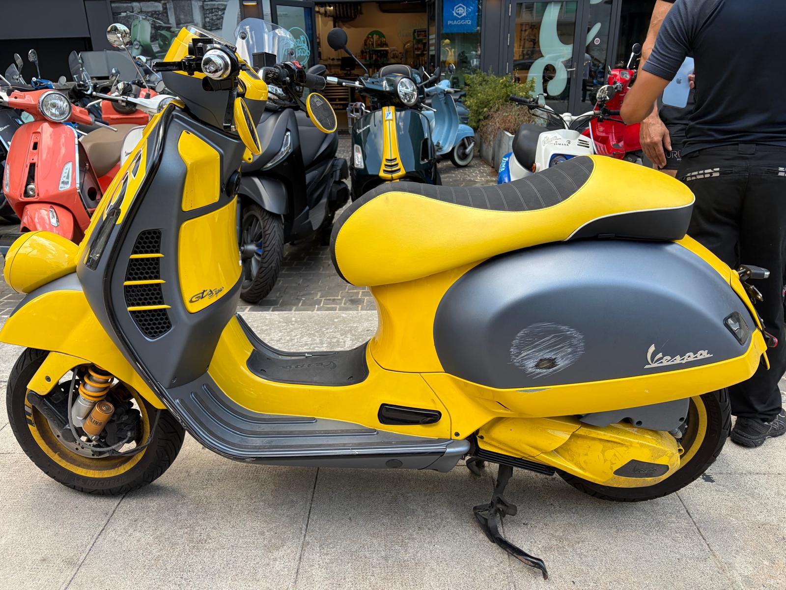 PIAGGIO Vespa GTS 300 HPE Racing Sixties ABS/ASR-image-2