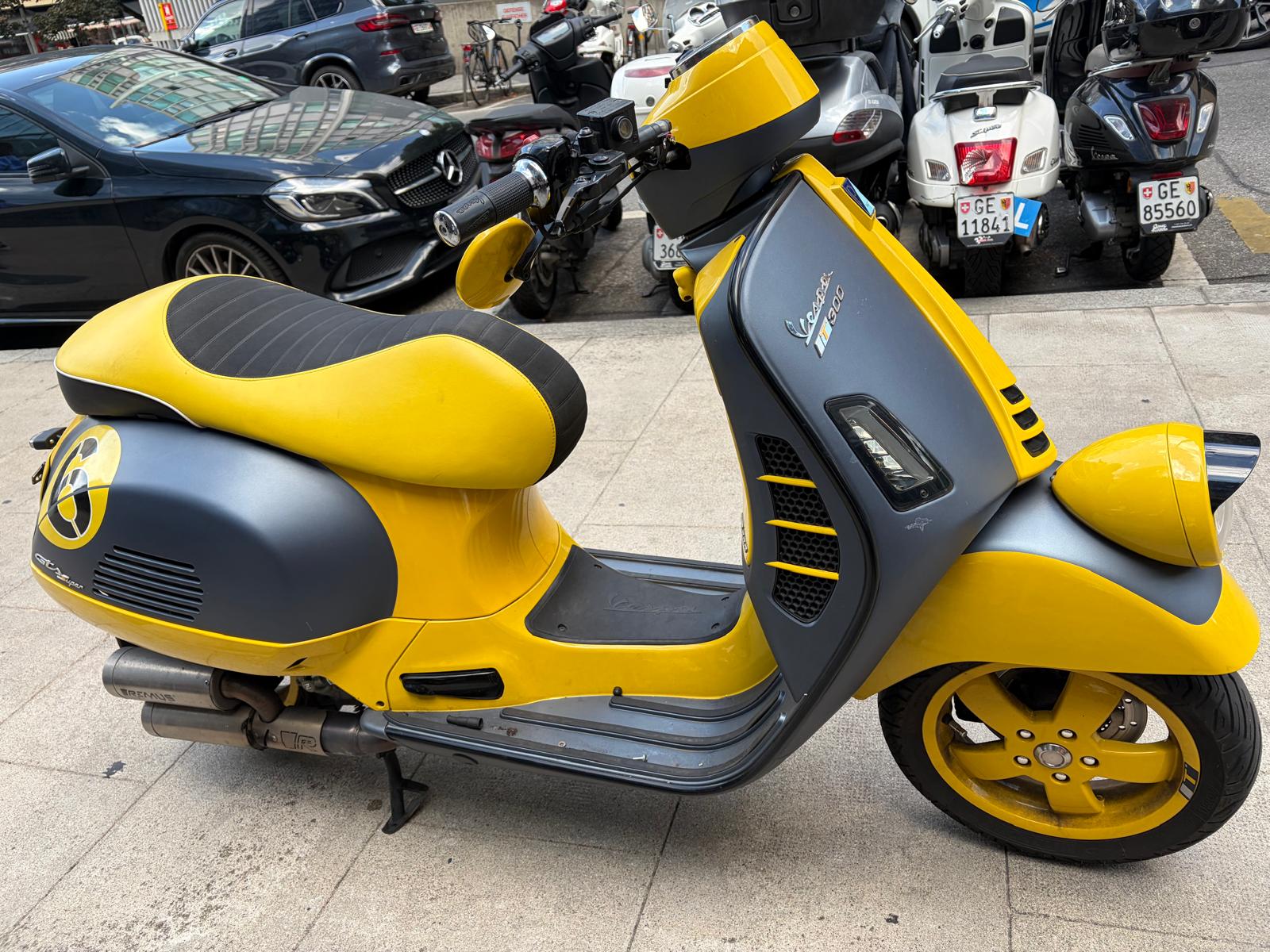 PIAGGIO Vespa GTS 300 HPE Racing Sixties ABS/ASR-image-1