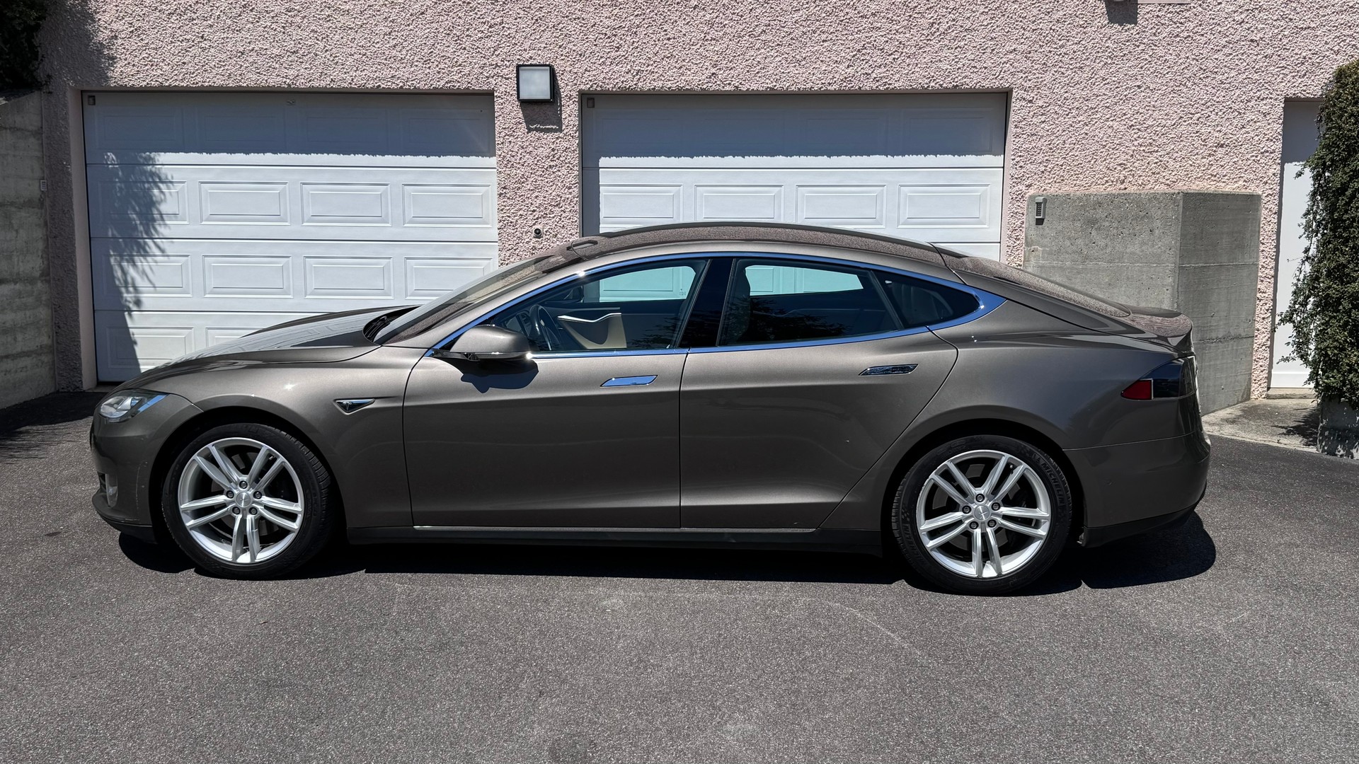 TESLA 85 D