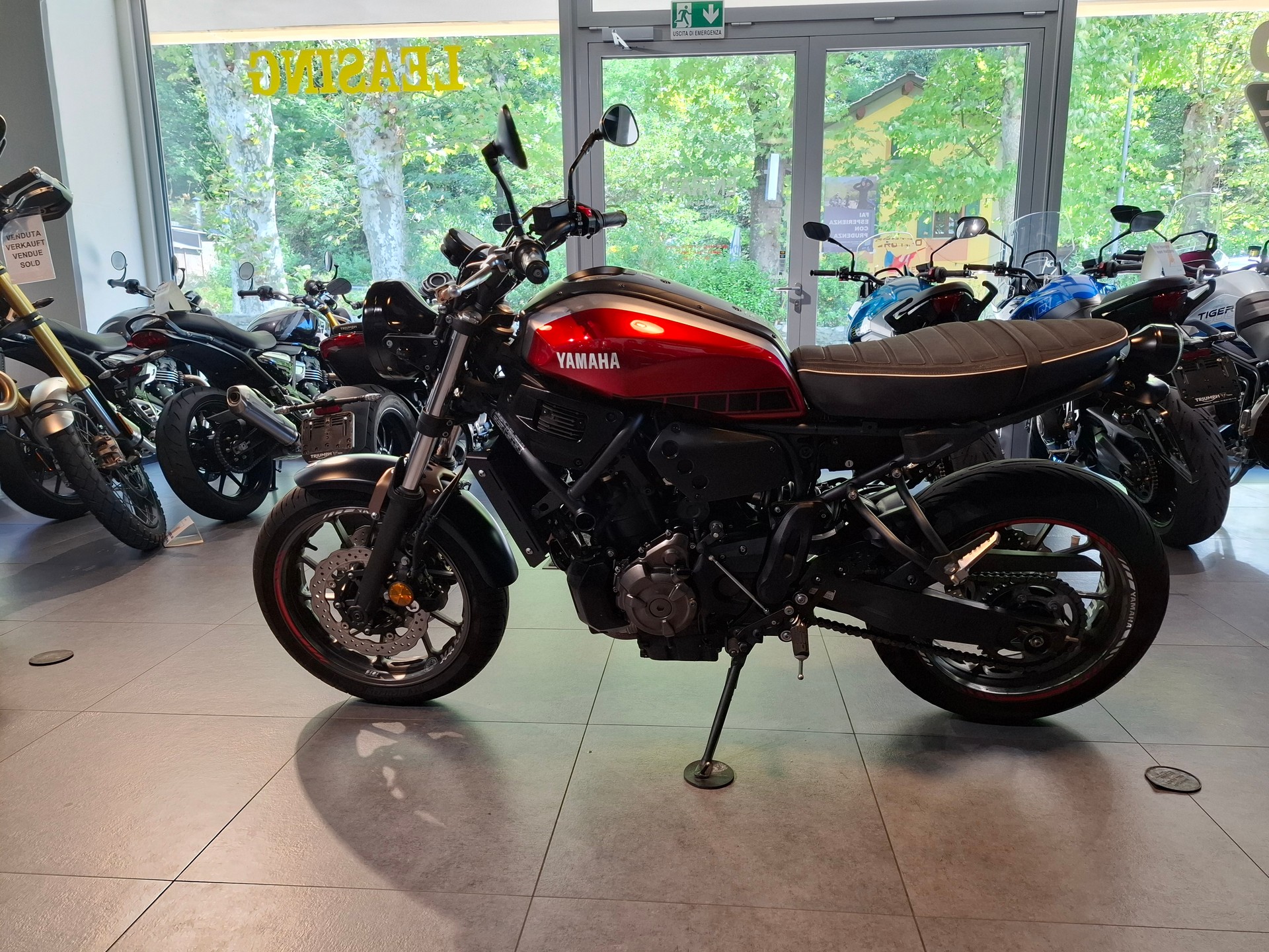 YAMAHA XSR 700-image-1