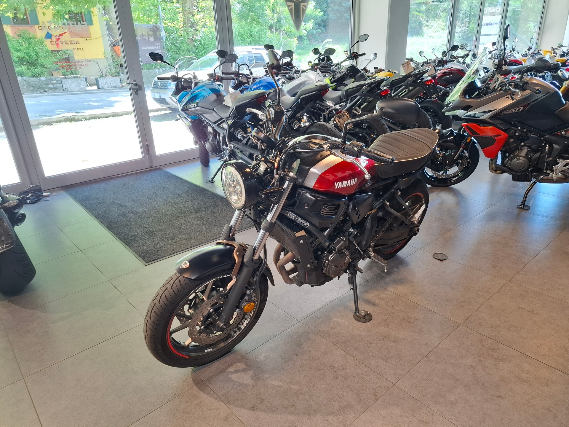 YAMAHA XSR 700-image-3