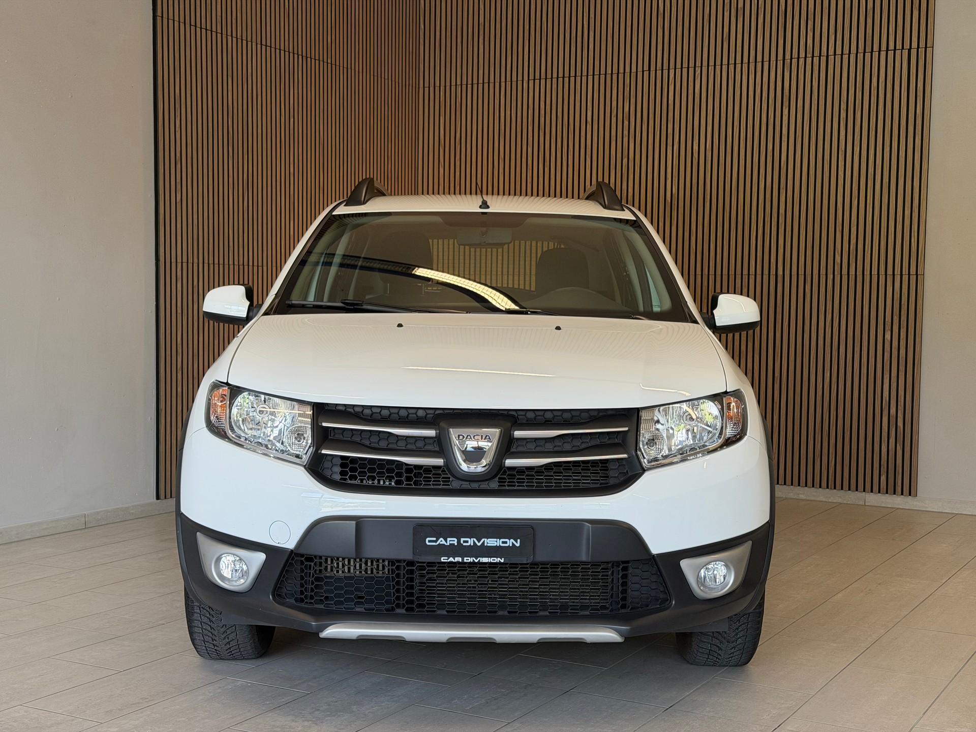 DACIA Sandero Tce 90 Stepway Lauréate Automatic-showroom-element-2