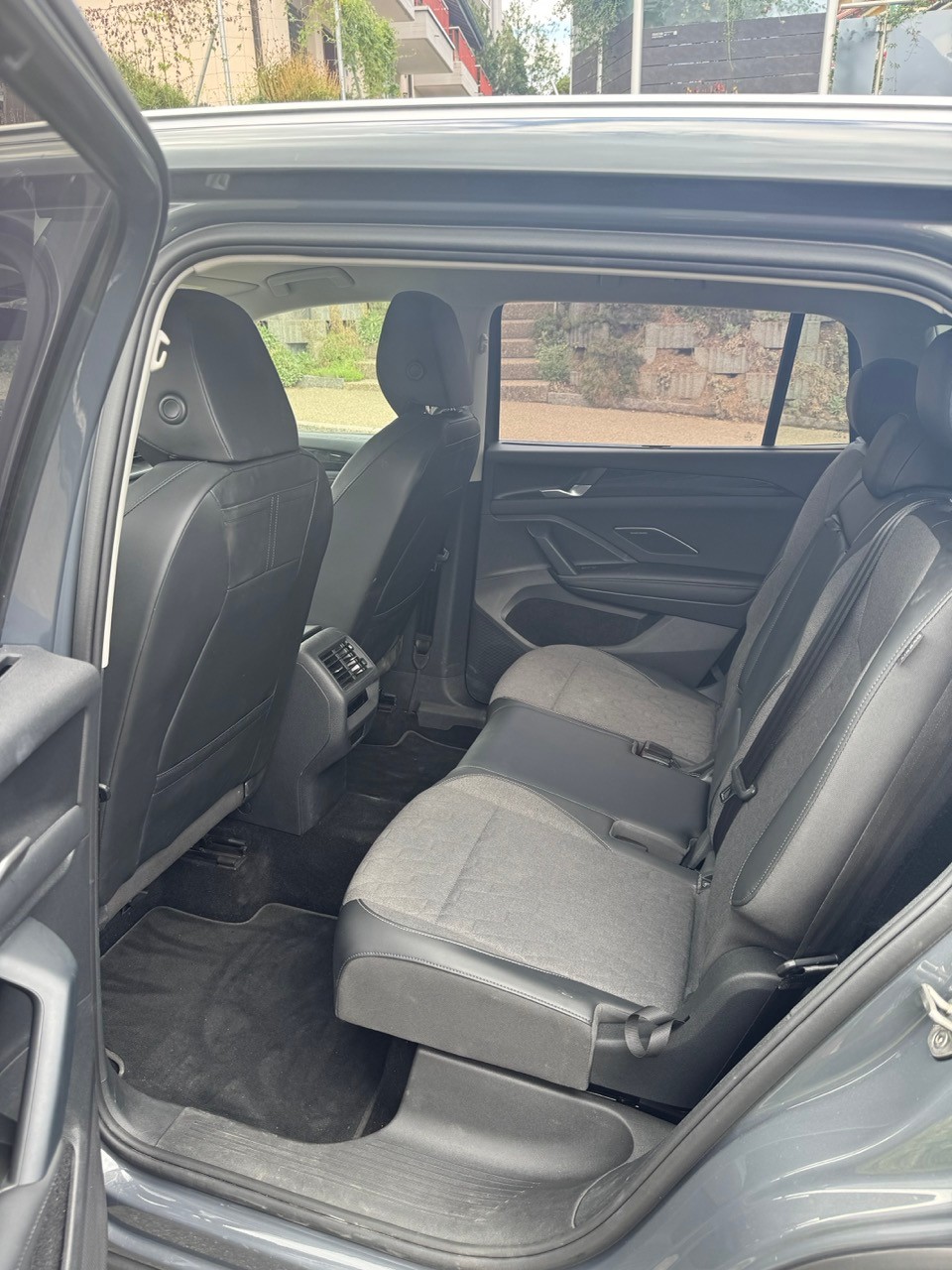 VW Tayron 2.0 TDI 4Motion DSG, 5 Jahre VW Original -Werksgarantie, 7 Sitzer, AHK, 4x4, garagengepflegt-image-4