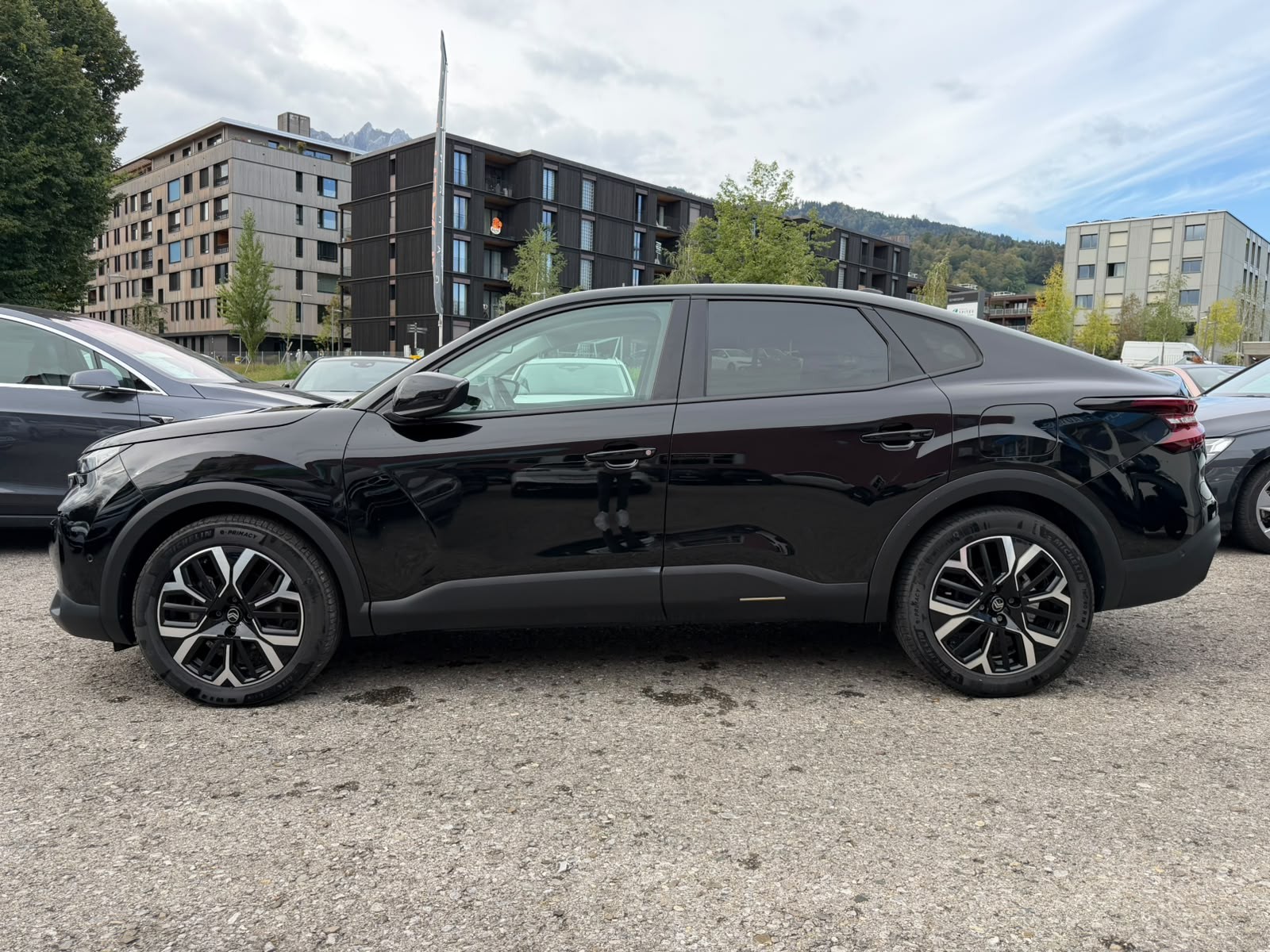 CITROEN C4 X HEV Max-showroom-element-1