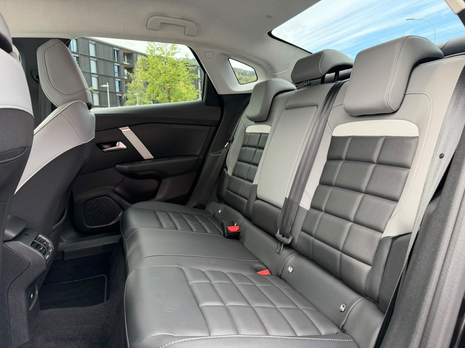 CITROEN C4 X HEV Max-image-13