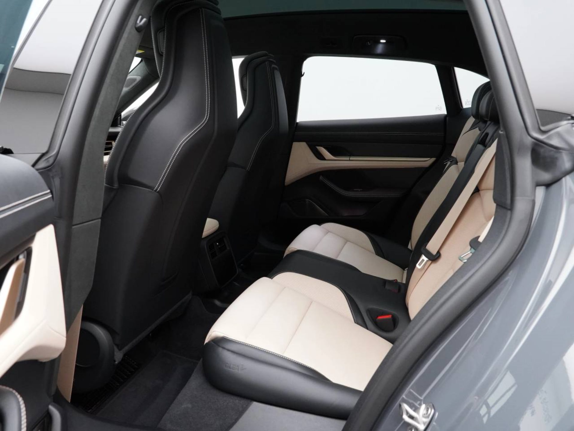 PORSCHE Taycan Turbo Cross Turismo-image-28