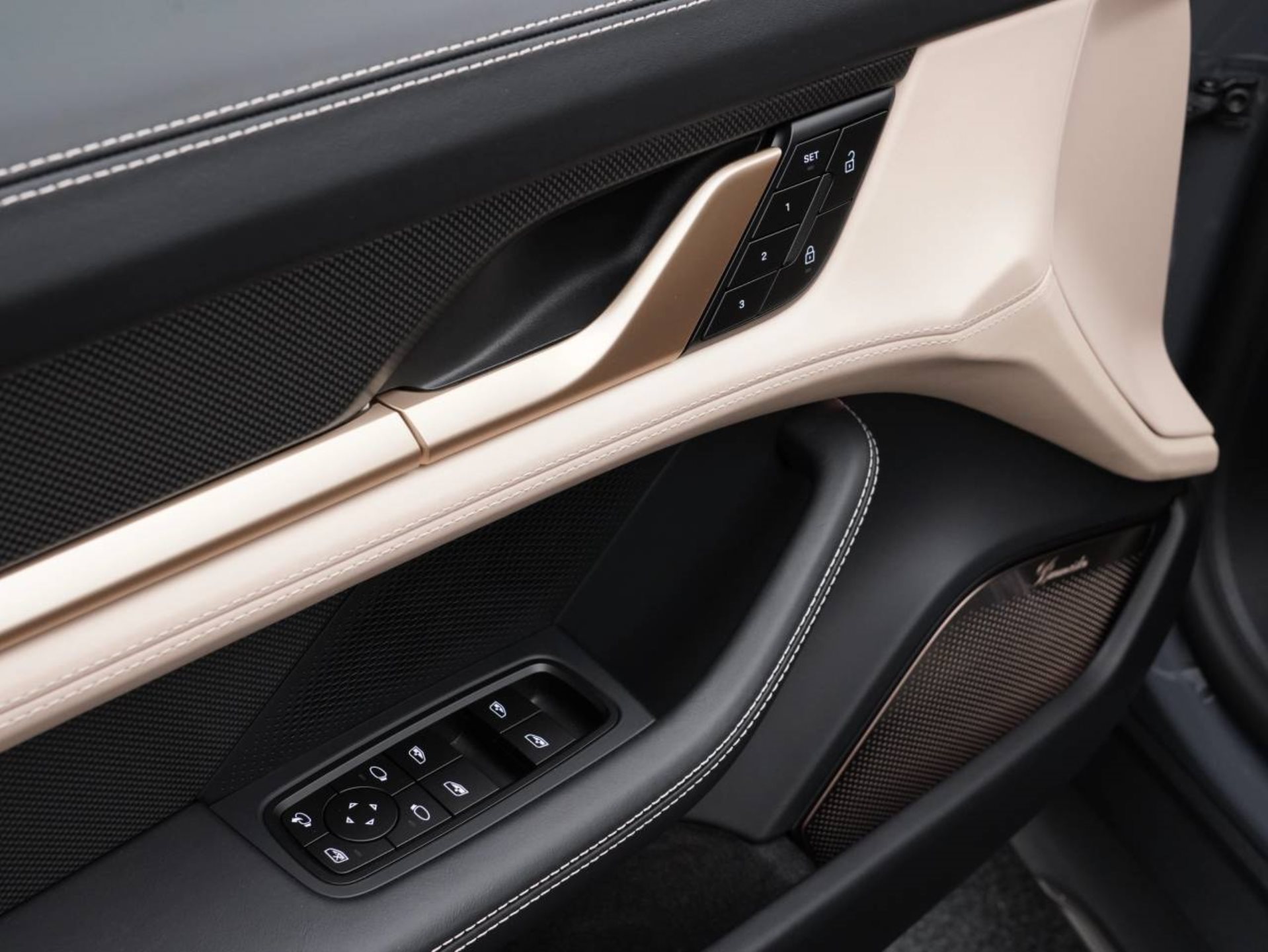 PORSCHE Taycan Turbo Cross Turismo-image-21