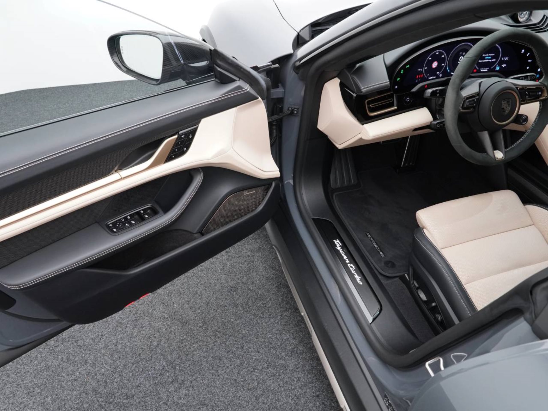 PORSCHE Taycan Turbo Cross Turismo-showroom-element-3