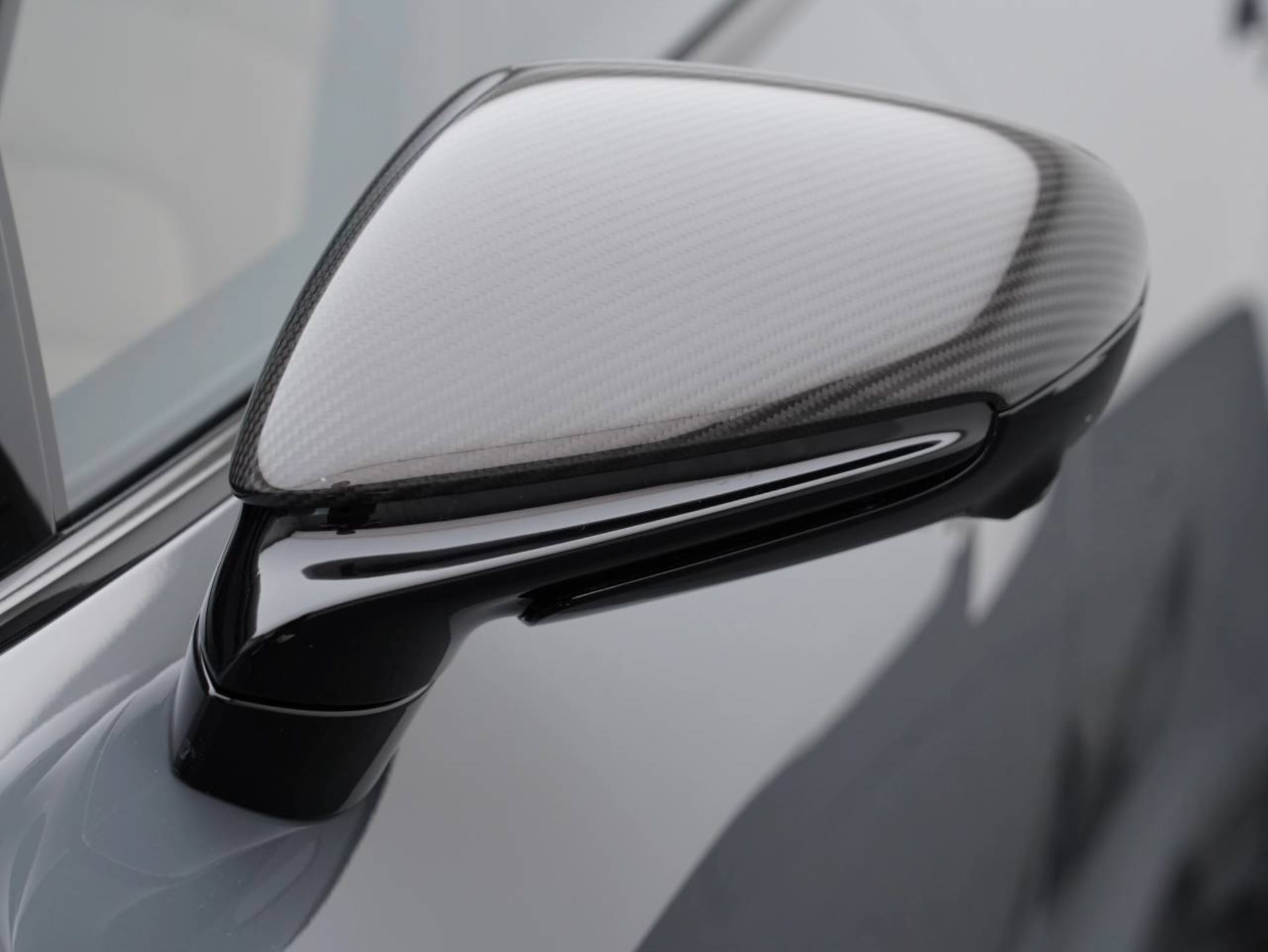 PORSCHE Taycan Turbo Cross Turismo-image-13
