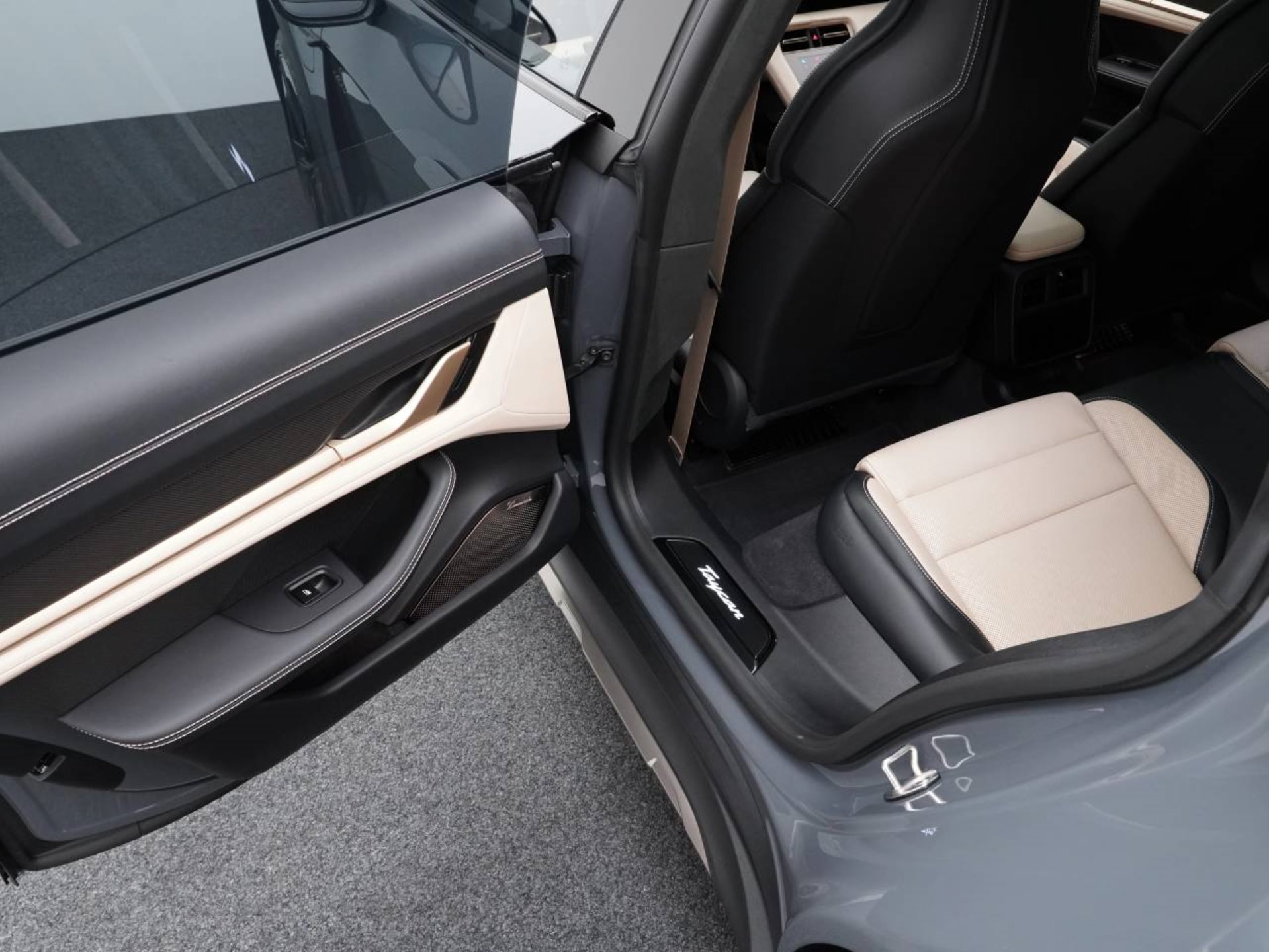 PORSCHE Taycan Turbo Cross Turismo-image-27