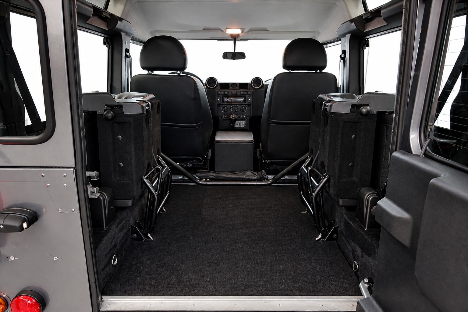 LAND ROVER Defender 90 2.2 TD4 SW-image-17