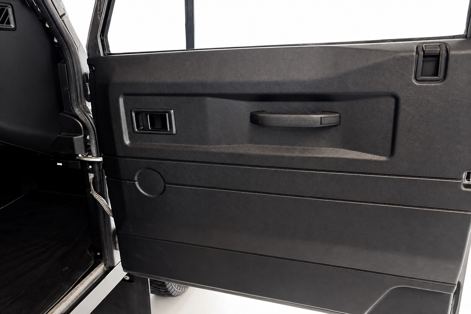 LAND ROVER Defender 90 2.2 TD4 SW-image-18