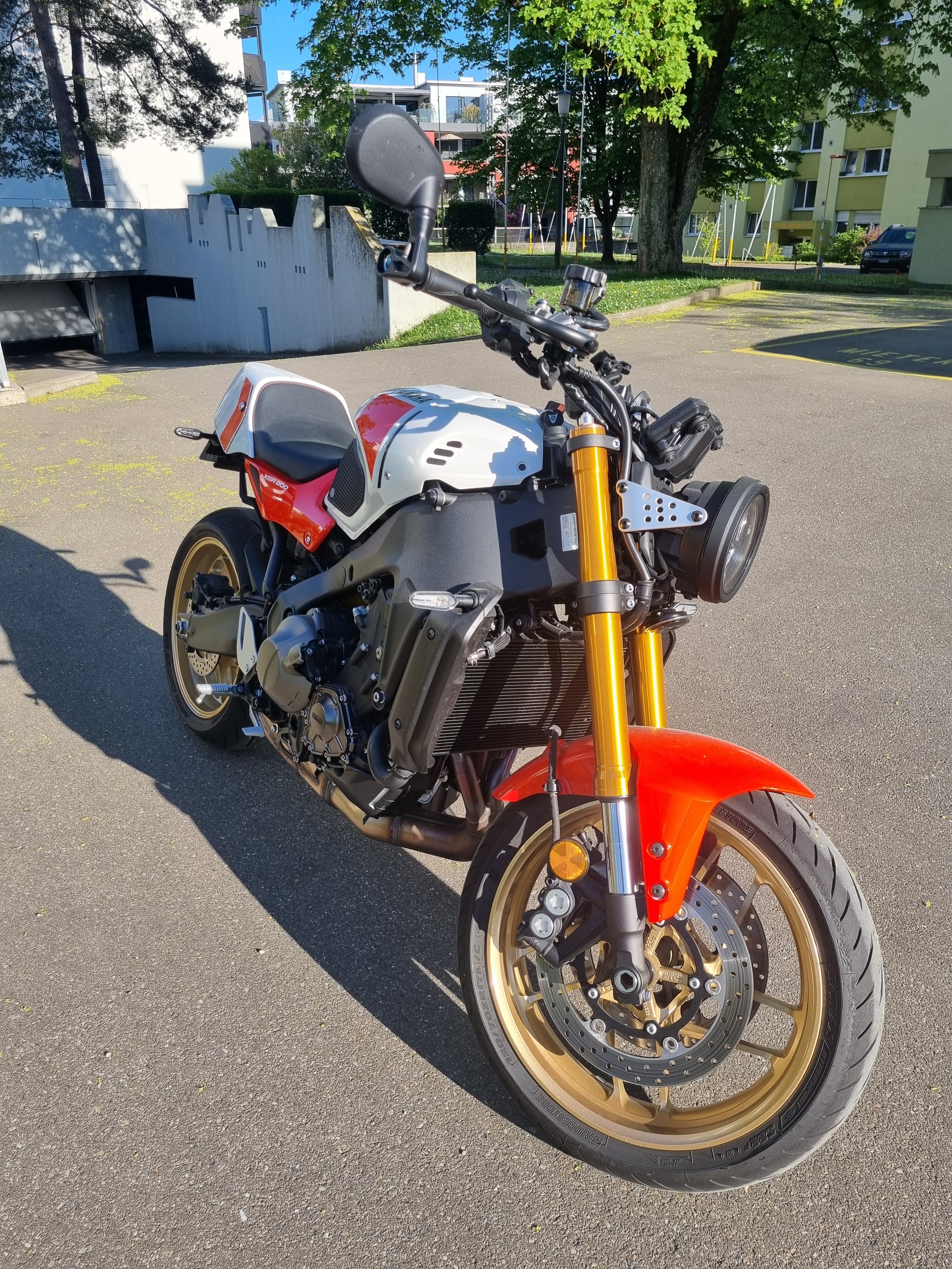 YAMAHA XSR 900-image-1