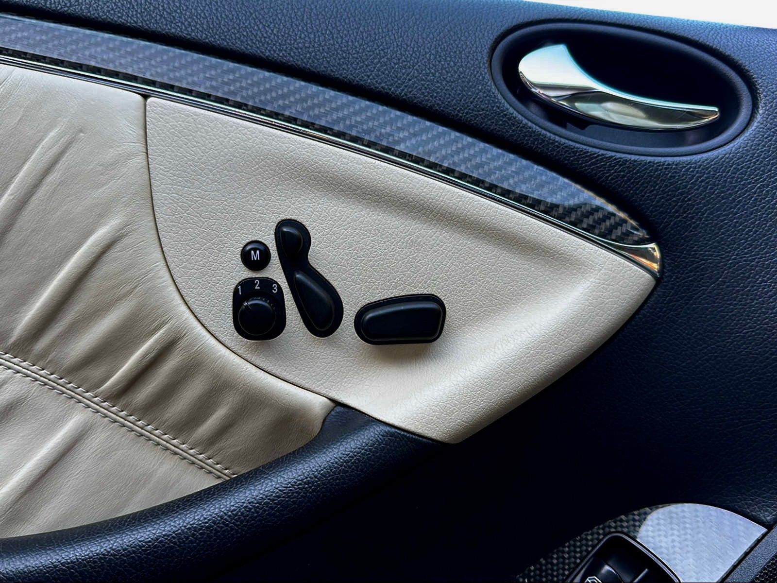 MERCEDES-BENZ CLK 63 AMG Avantgarde 7G-Tronic-image-16