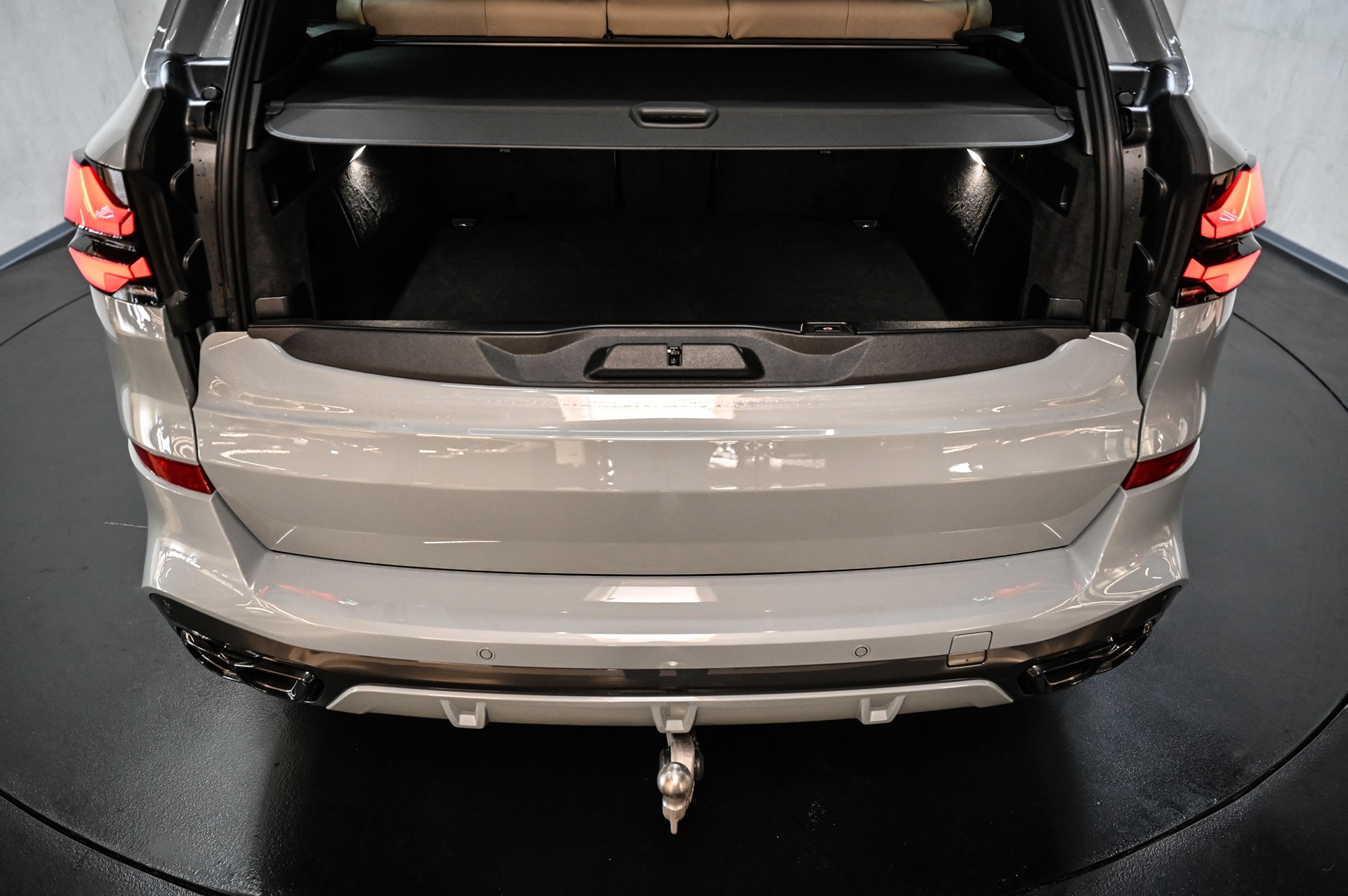 BMW X5 M60i xDrive M Sport Pro-image-9