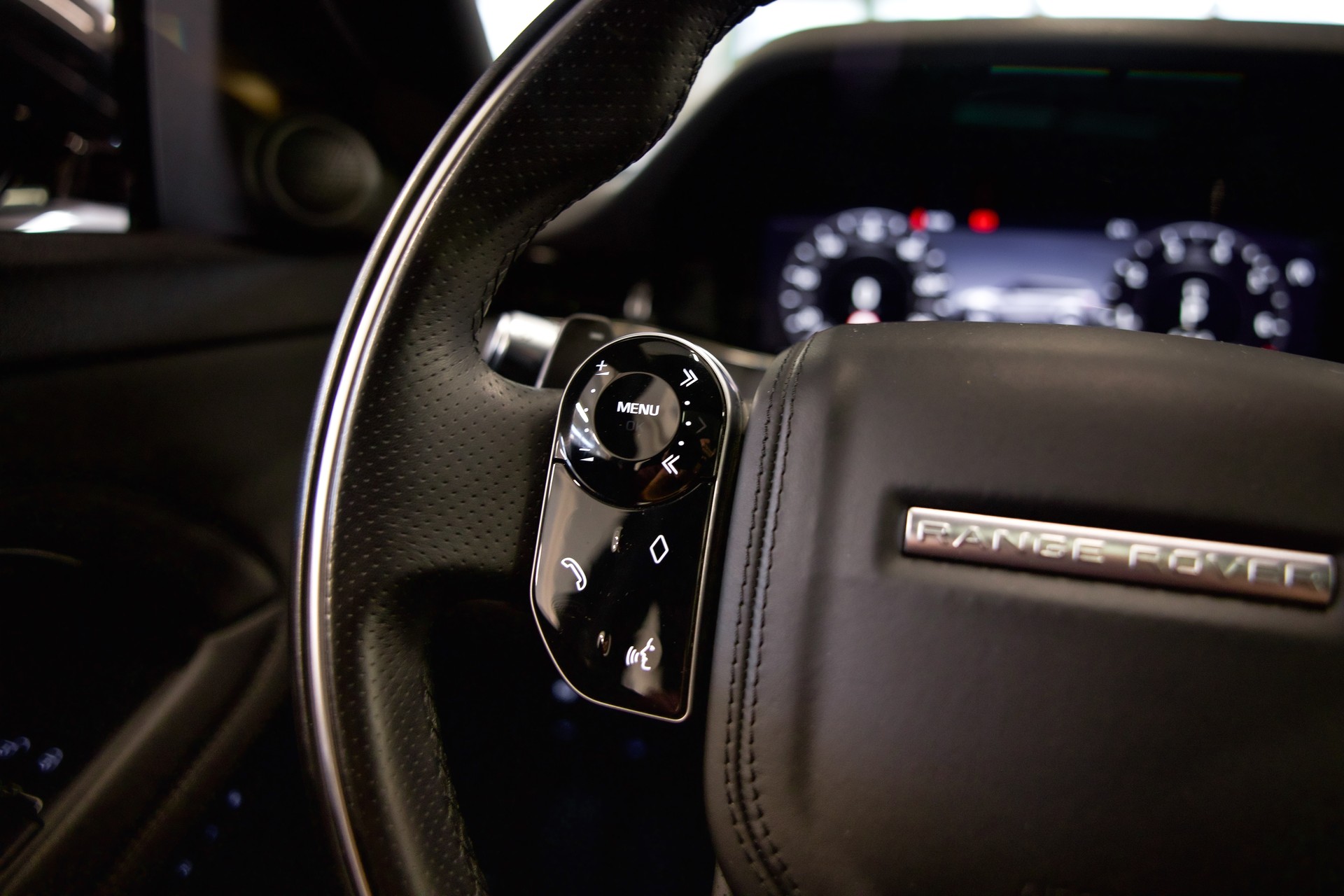 LAND ROVER Range Rover Evoque R-Dynamic SE P200 AT9 Allrad-image-25