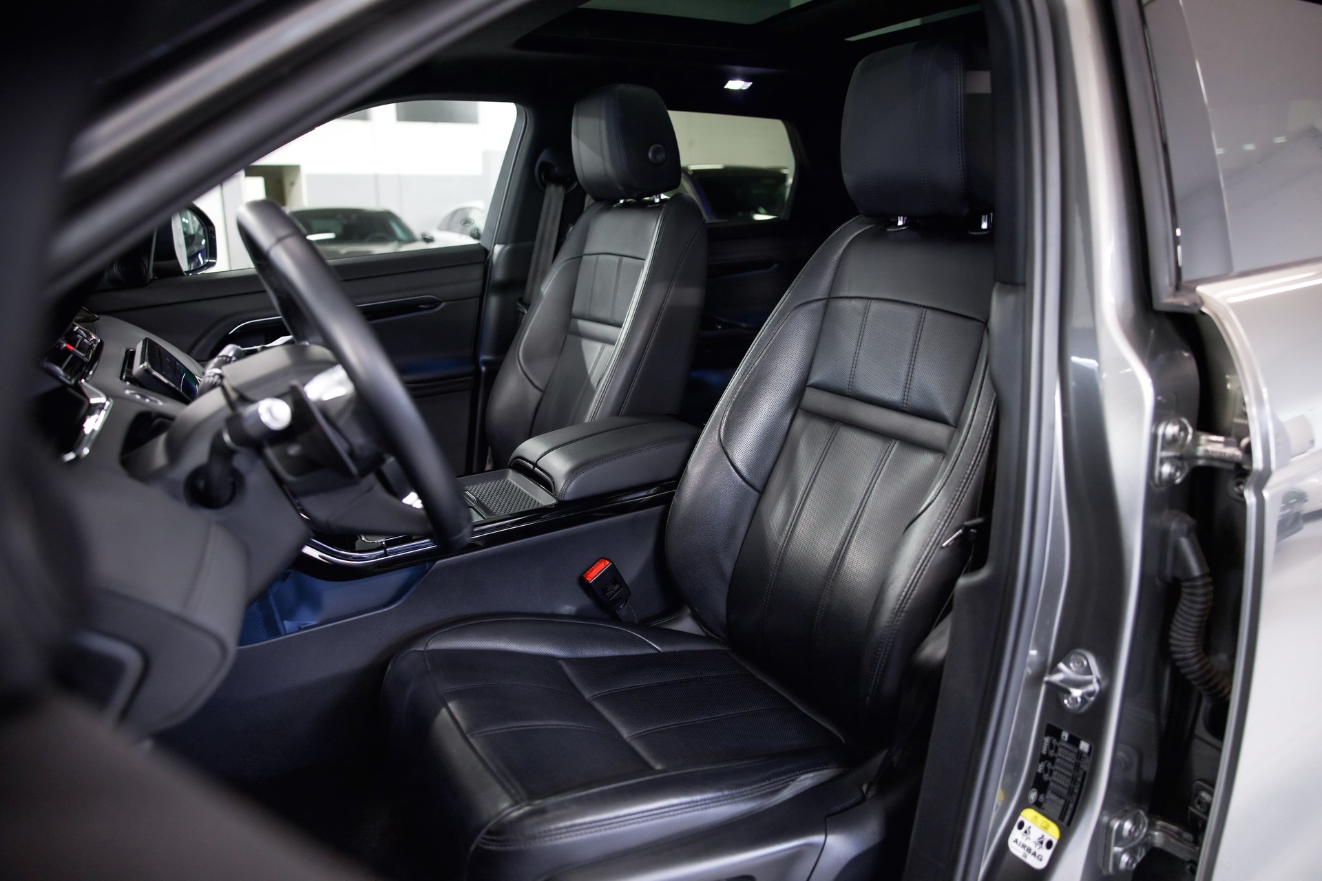 LAND ROVER Range Rover Evoque R-Dynamic SE P200 AT9 Allrad-image-19