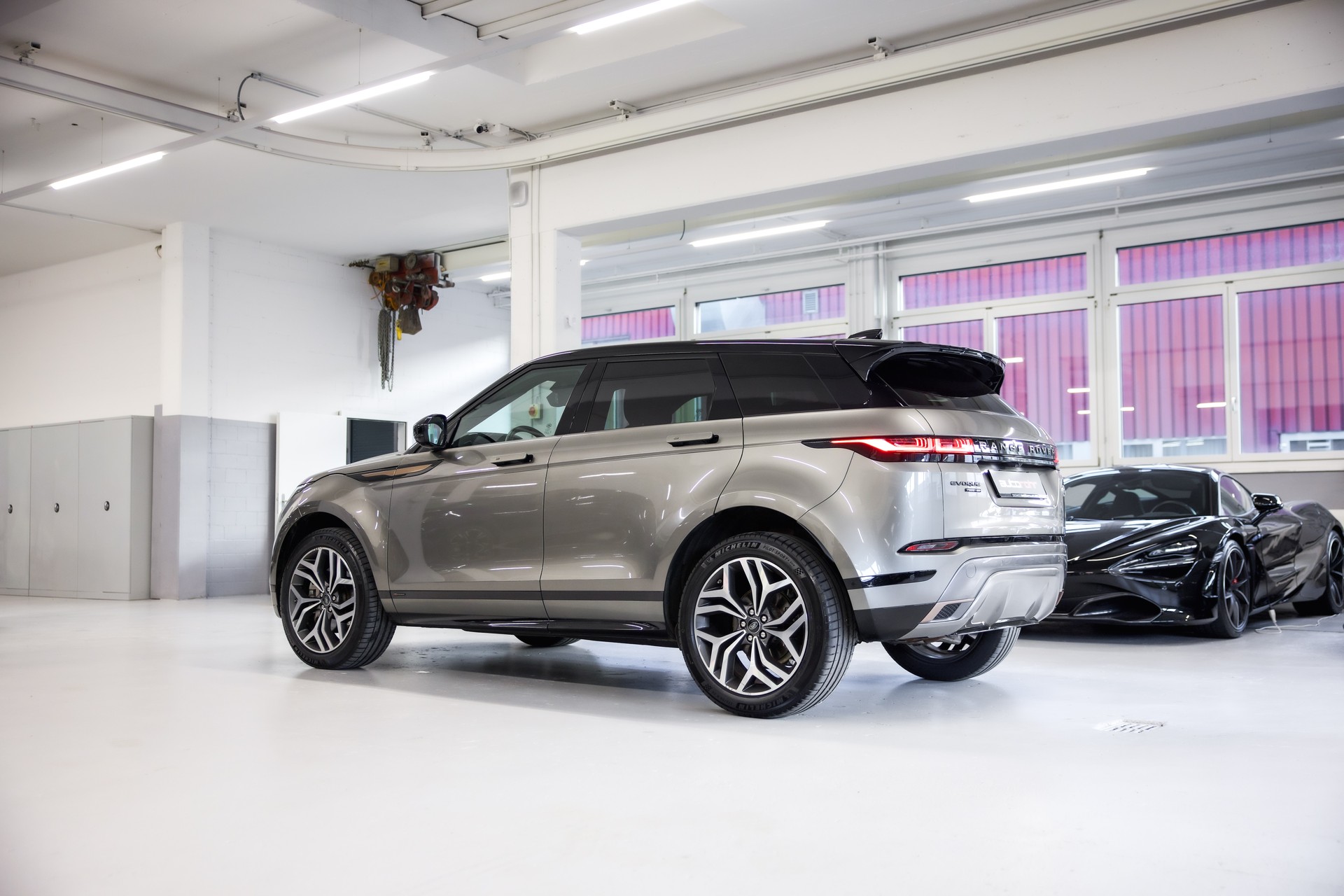 LAND ROVER Range Rover Evoque R-Dynamic SE P200 AT9 Allrad-image-7