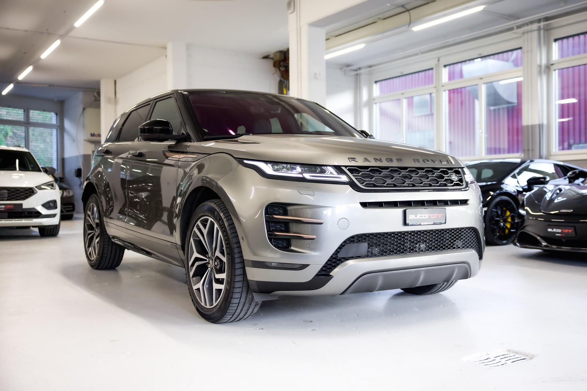 LAND ROVER Range Rover Evoque R-Dynamic SE P200 AT9 Allrad-showroom-element-2