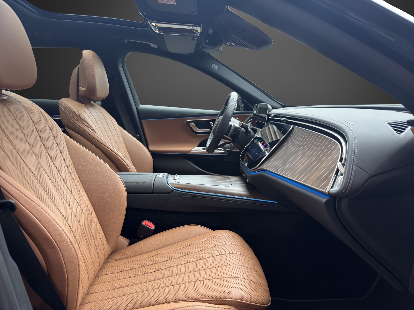 MERCEDES-BENZ E 300 de T 4Matic EQ Hybrid 9G-Tronic-image-12