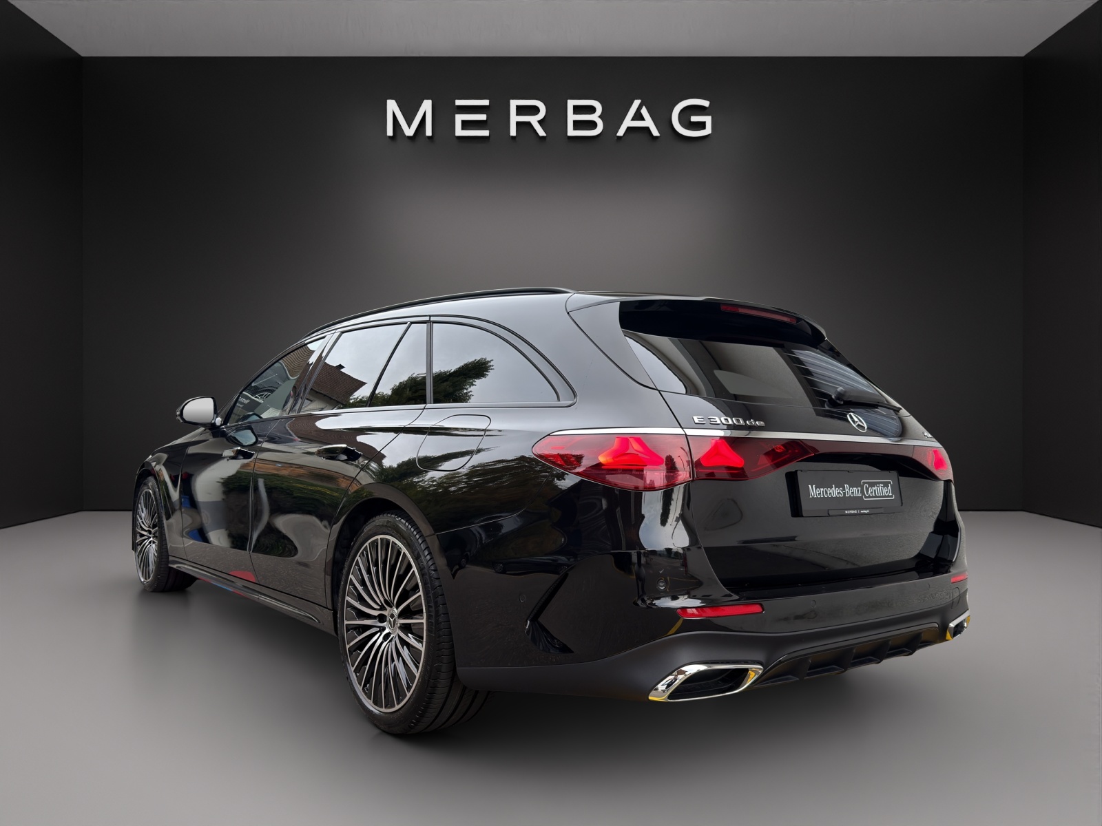 MERCEDES-BENZ E 300 de T 4Matic EQ Hybrid 9G-Tronic-image-4