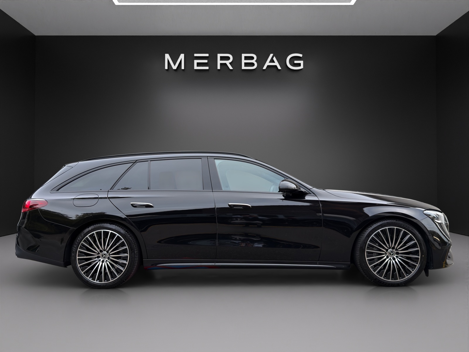 MERCEDES-BENZ E 300 de T 4Matic EQ Hybrid 9G-Tronic-image-1