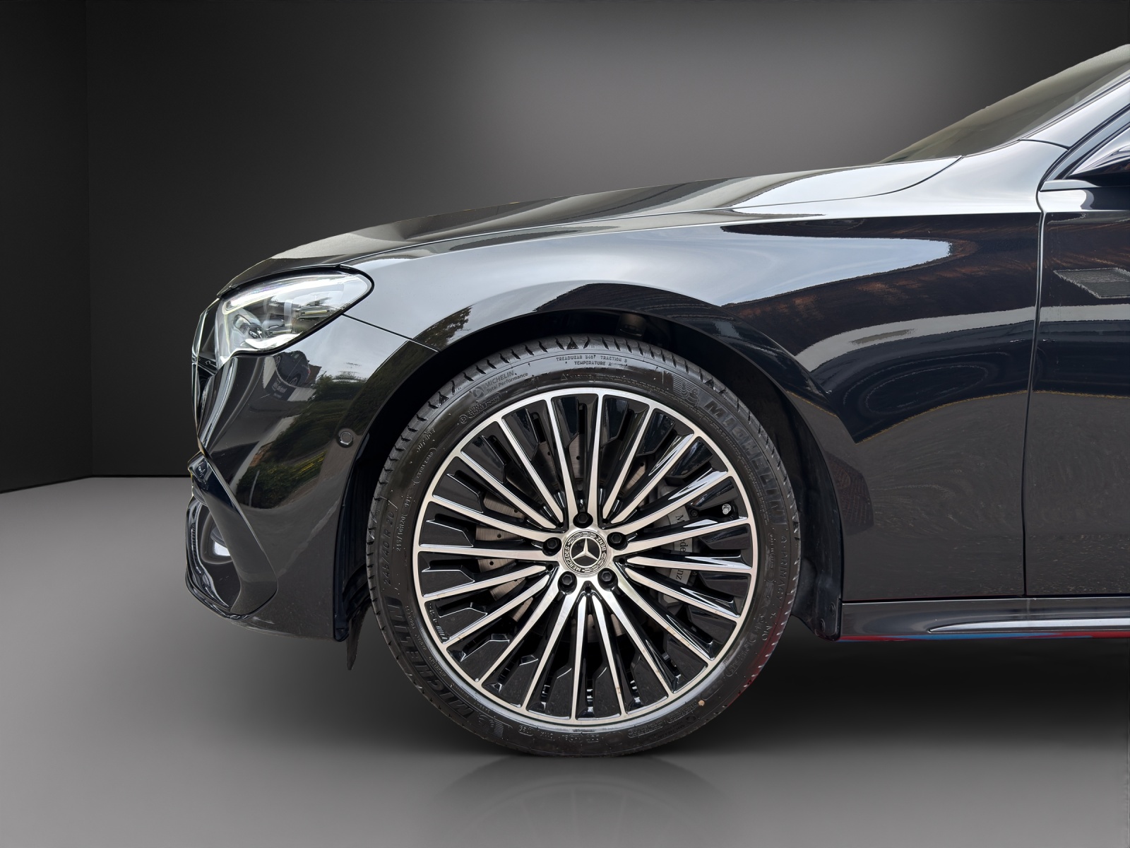 MERCEDES-BENZ E 300 de T 4Matic EQ Hybrid 9G-Tronic-image-8