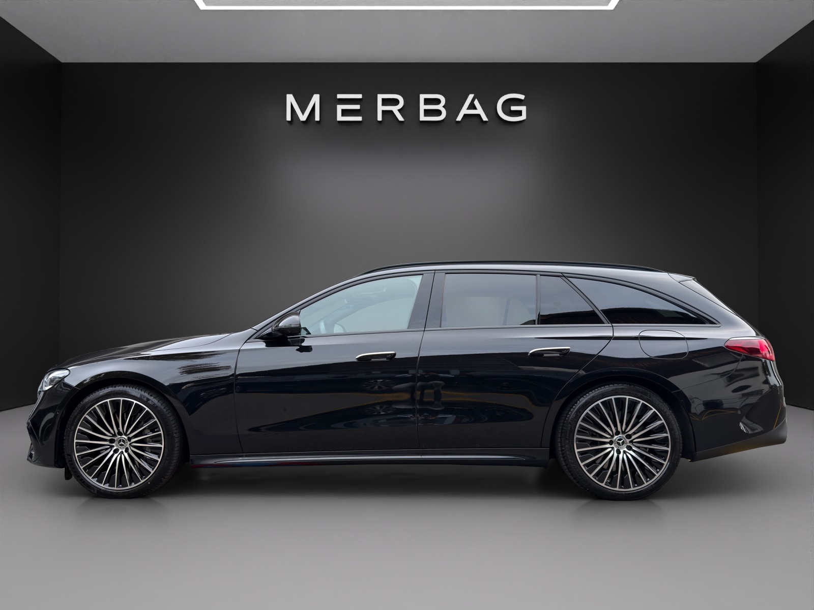 MERCEDES-BENZ E 300 de T 4Matic EQ Hybrid 9G-Tronic-image-5