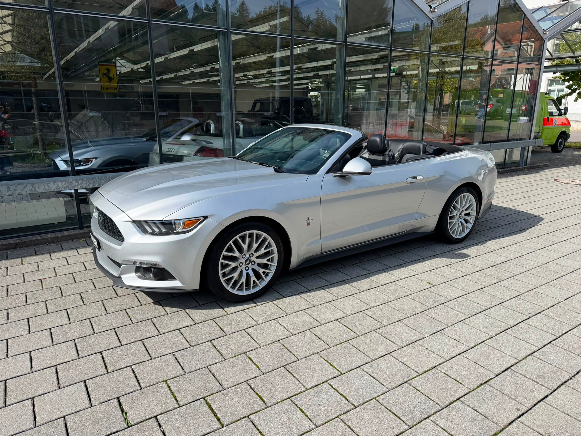 FORD Mustang Convertible 2.3 Automat-showroom-element-2