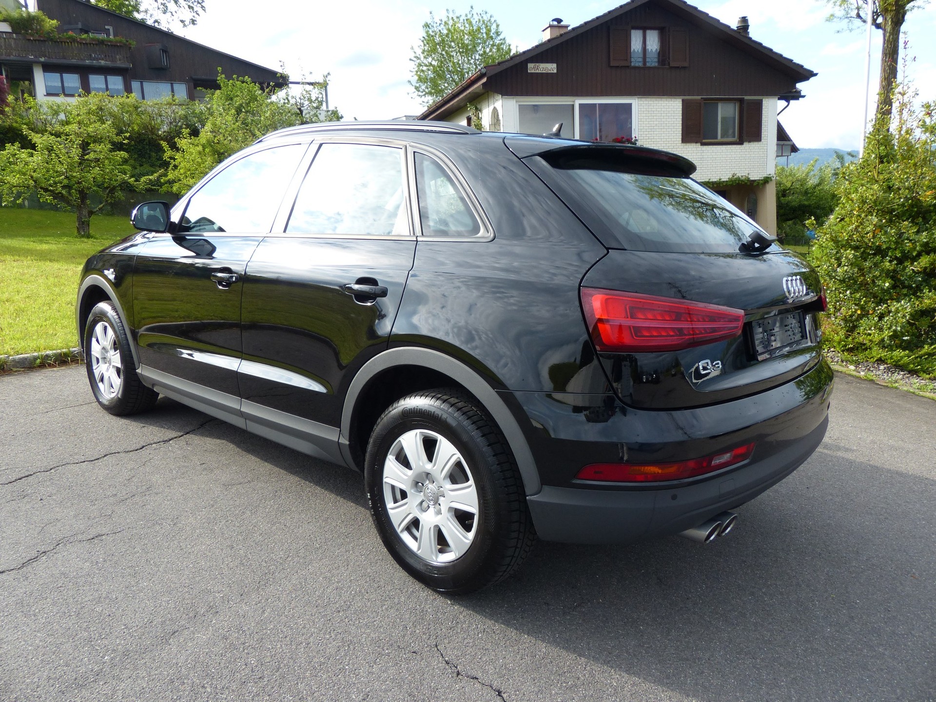 AUDI Q3 2.0 TDI quattro S-tronic-showroom-element-2