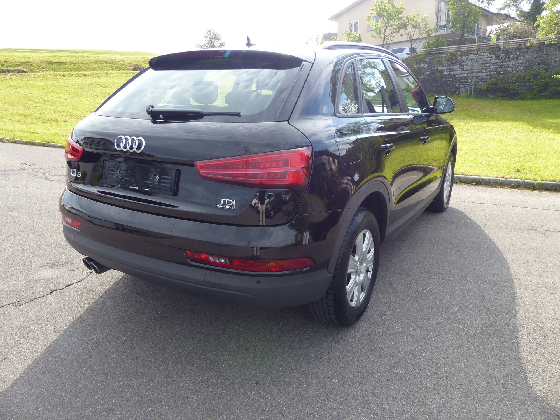 AUDI Q3 2.0 TDI quattro S-tronic-showroom-element-3