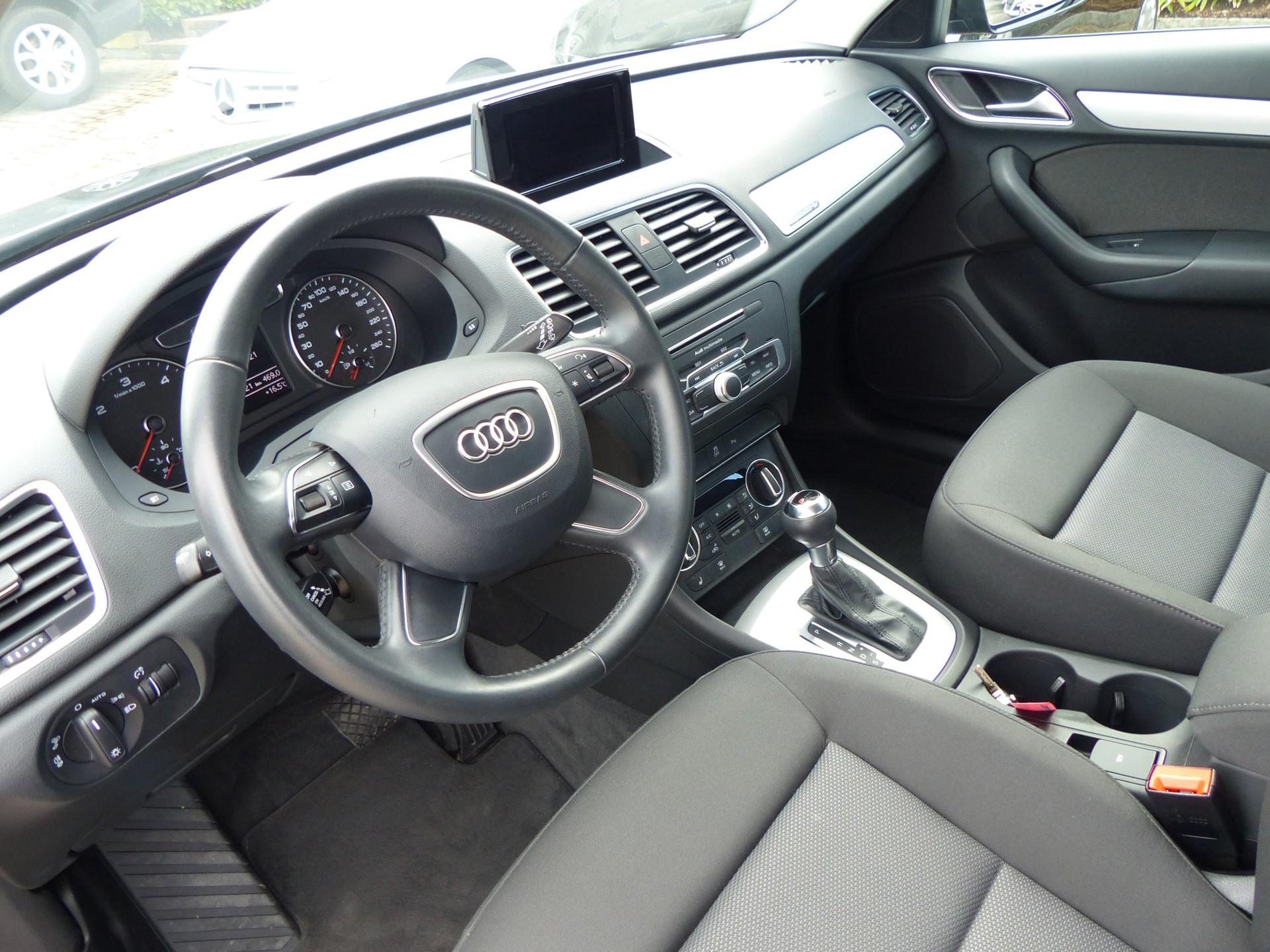 AUDI Q3 2.0 TDI quattro S-tronic-image-6