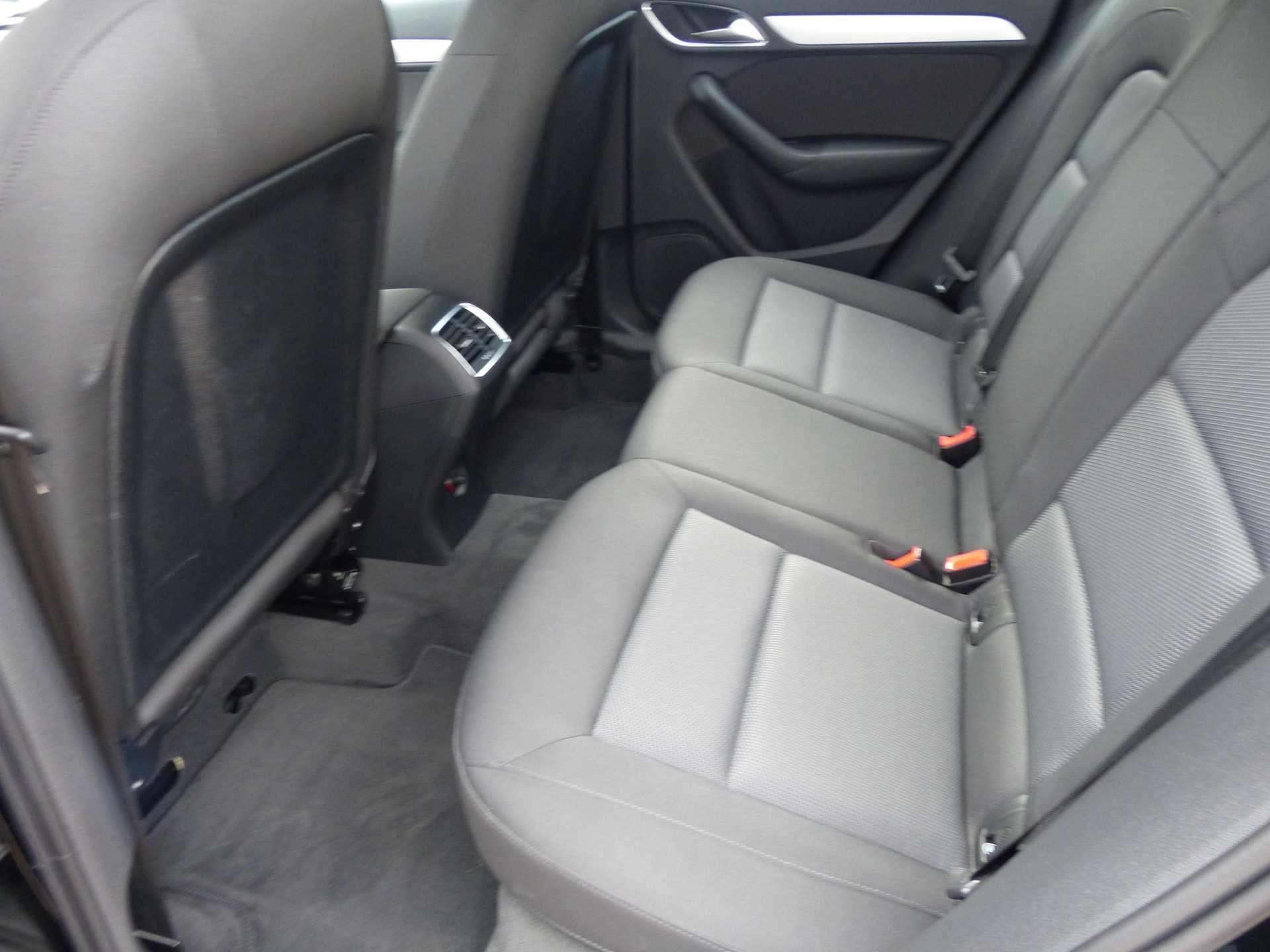 AUDI Q3 2.0 TDI quattro S-tronic-image-7