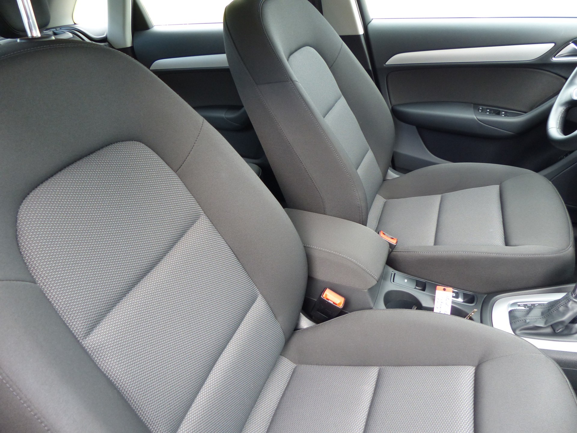 AUDI Q3 2.0 TDI quattro S-tronic-image-11