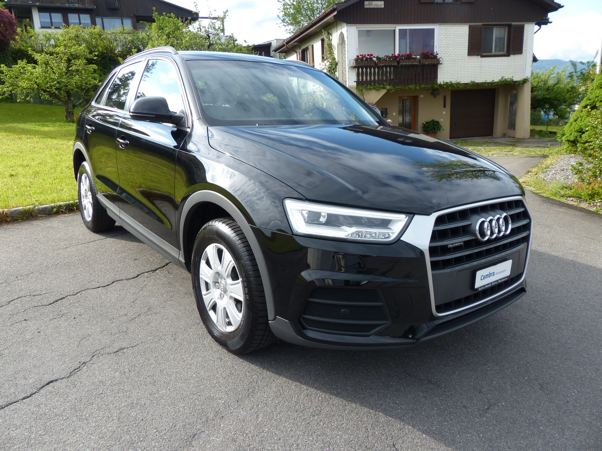 AUDI Q3 2.0 TDI quattro S-tronic-showroom-element-1