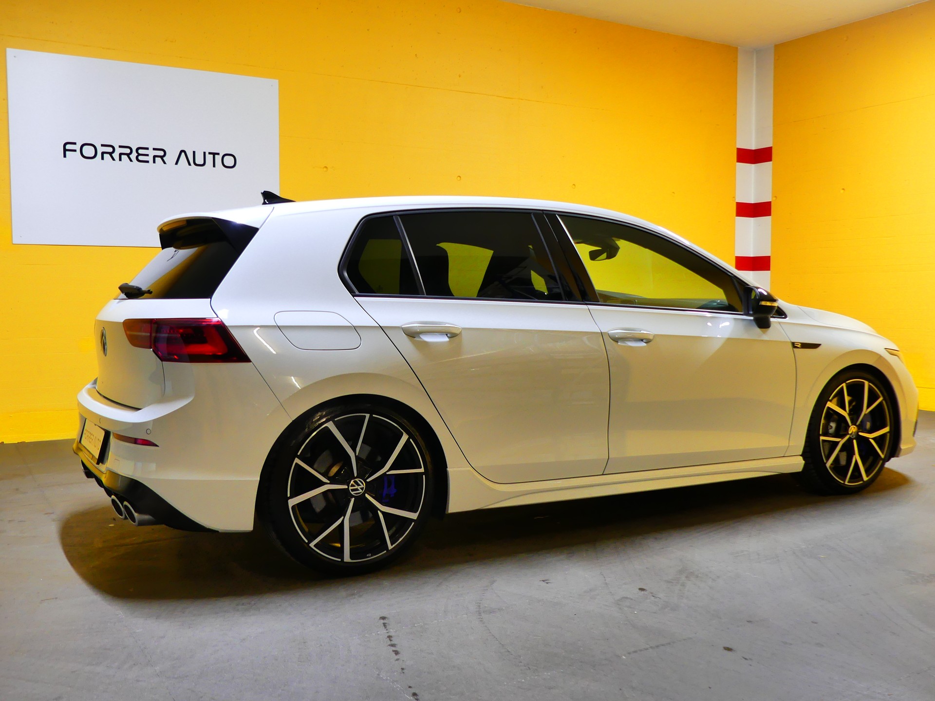 VW Golf 2.0 TSI R DSG 4Motion-image-4