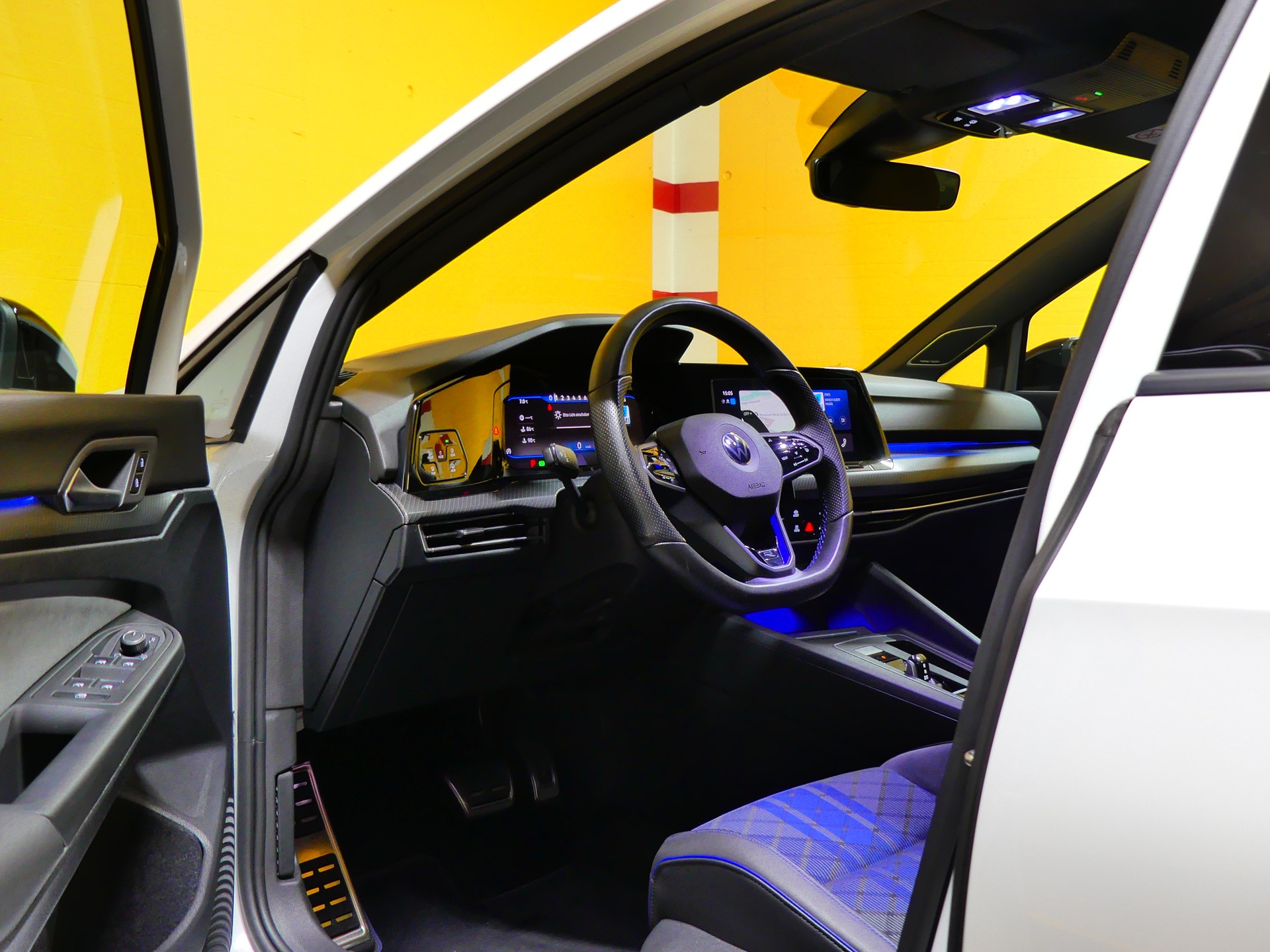 VW Golf 2.0 TSI R DSG 4Motion-image-8