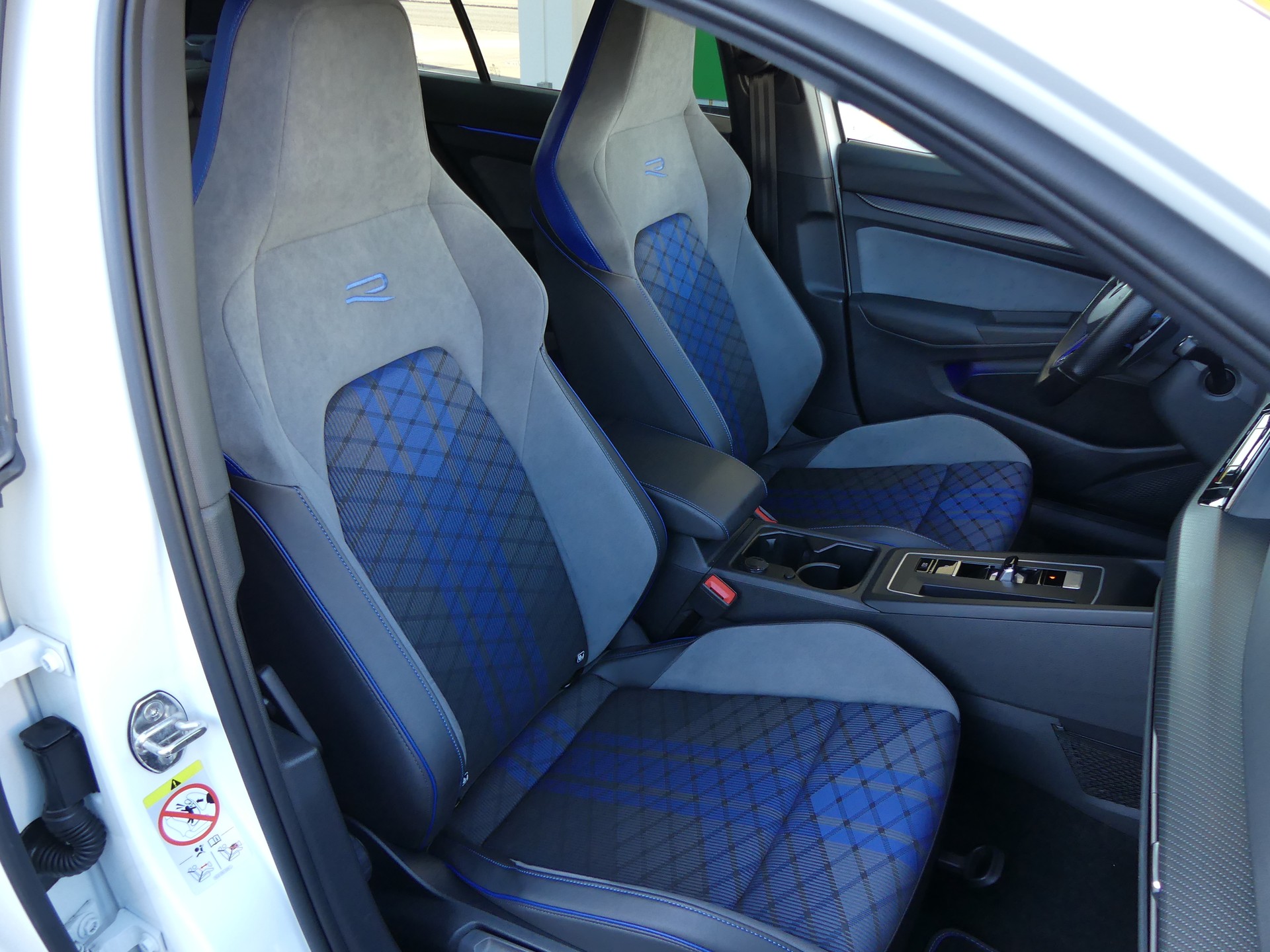 VW Golf 2.0 TSI R DSG 4Motion-image-12