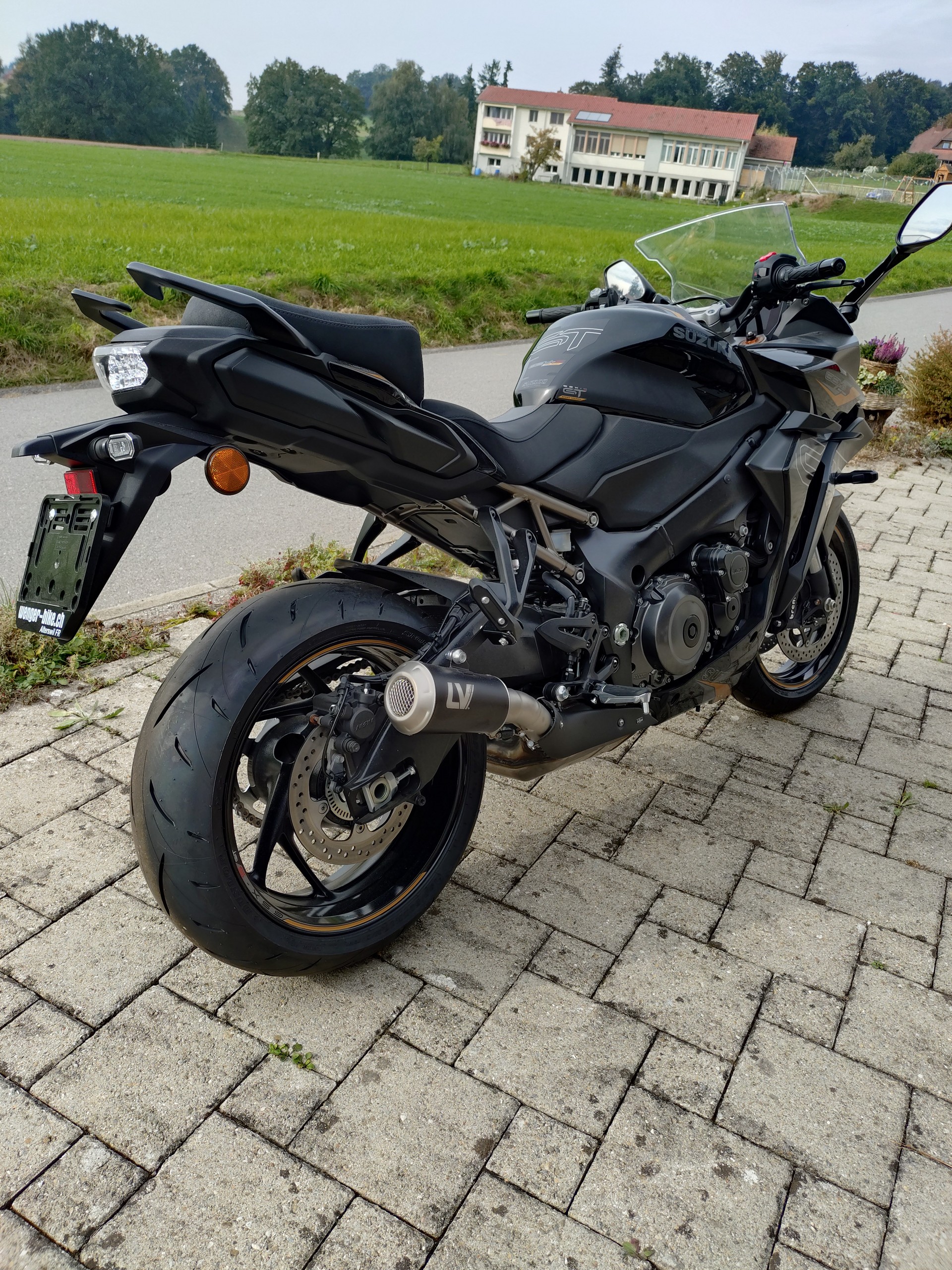 SUZUKI GSX-S 1000 GT-image-2