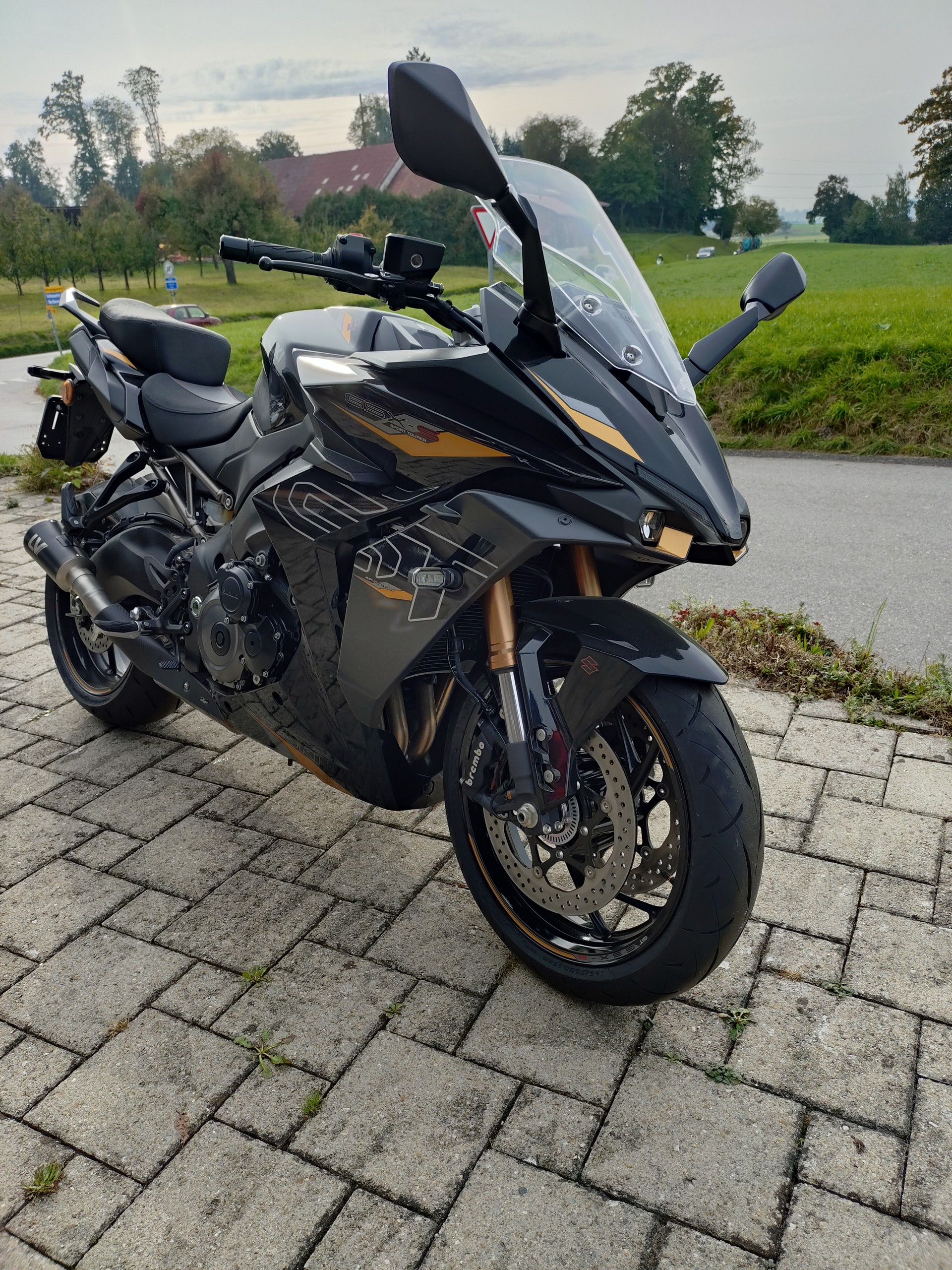 SUZUKI GSX-S 1000 GT-image-1